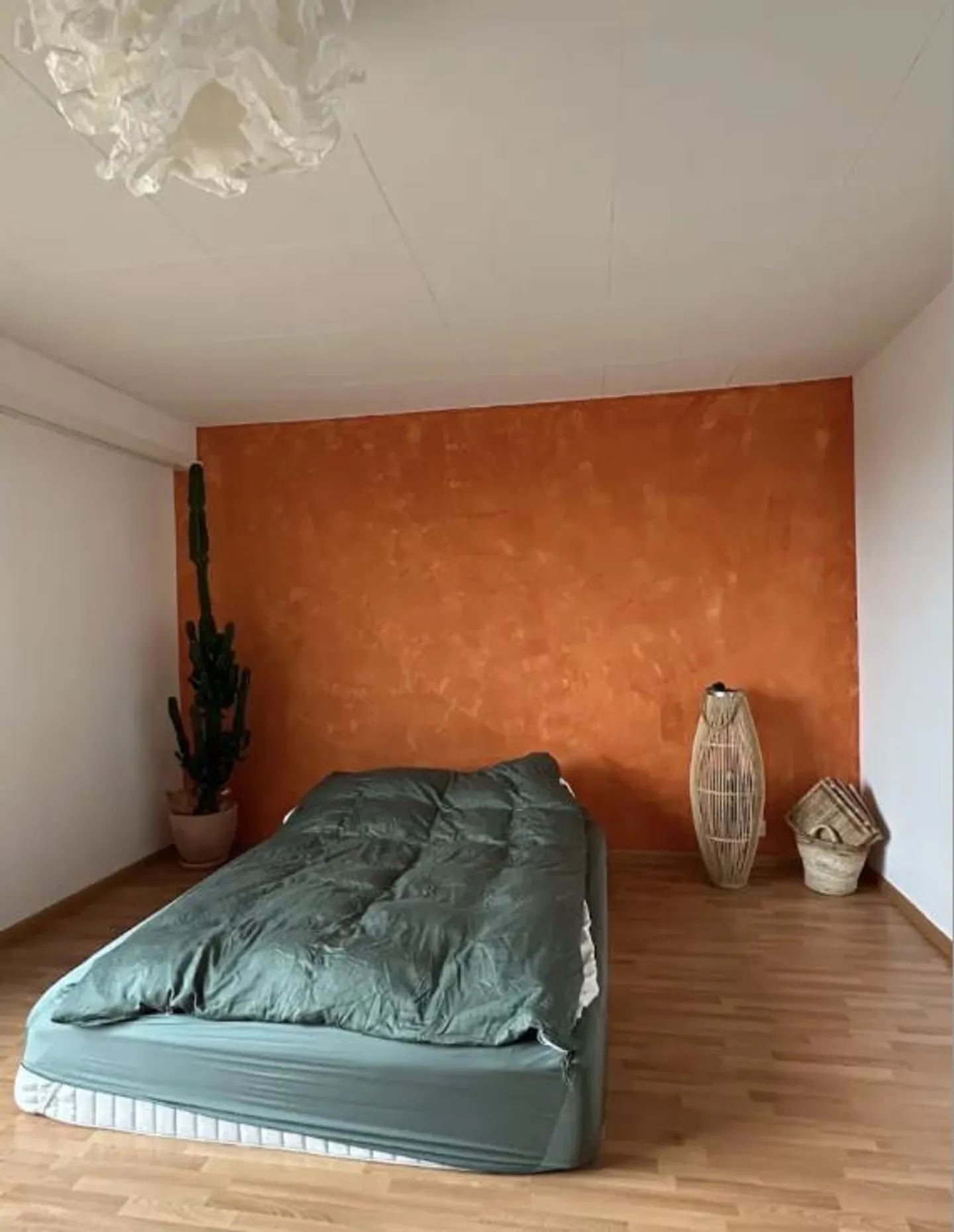 Charming Top Floor Apartment - Photo 4 of 8