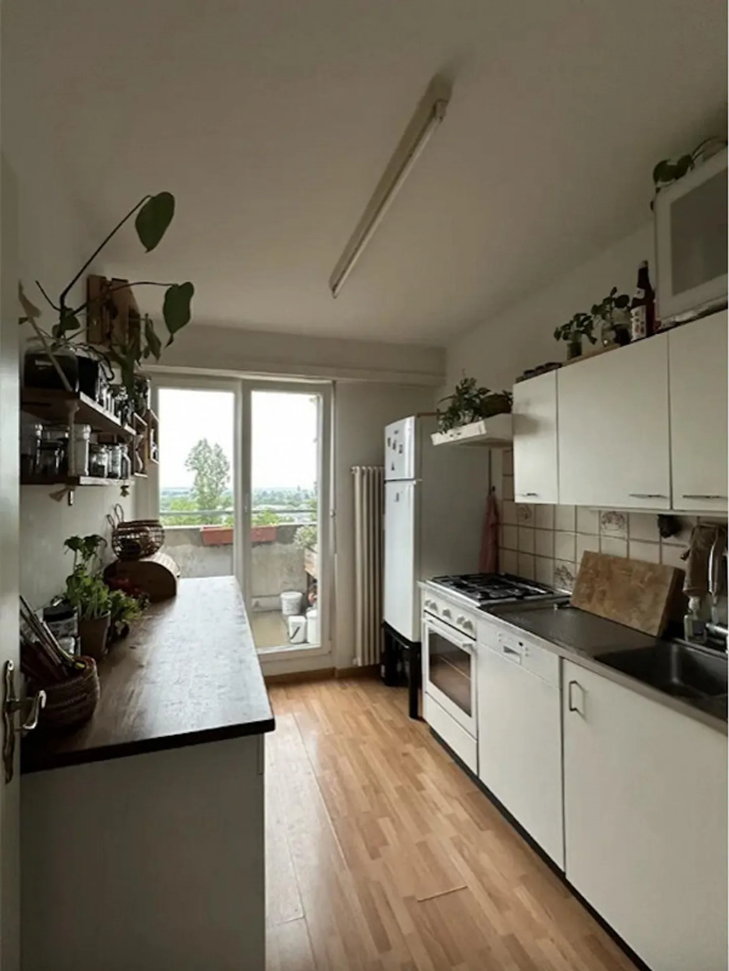 Charming Top Floor Apartment - Photo 5 of 8