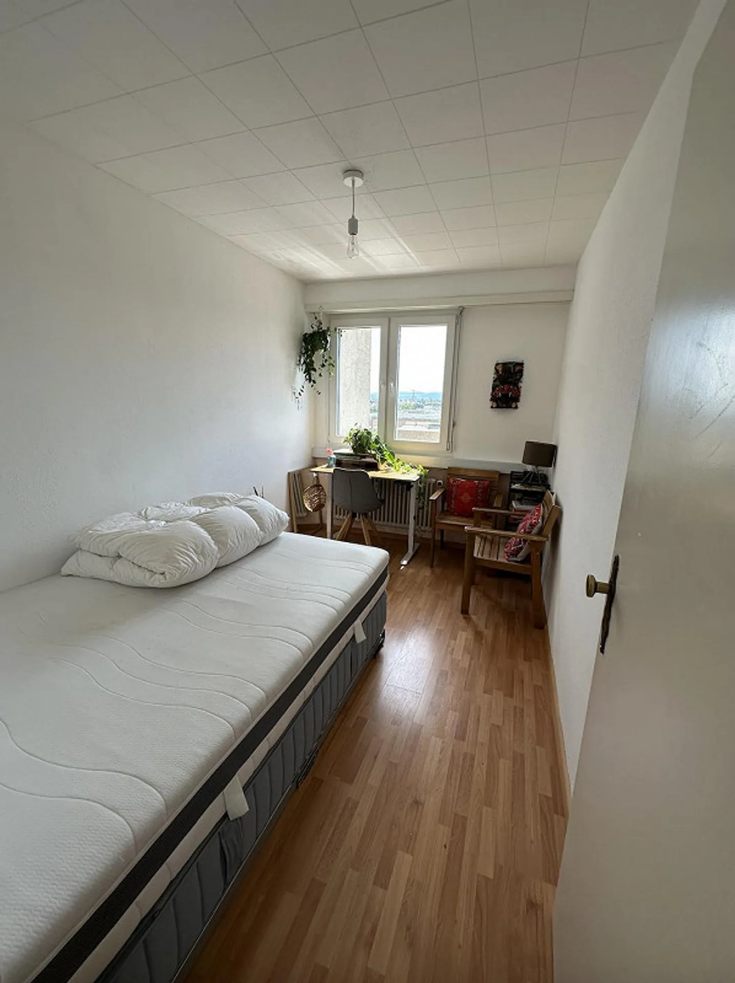 Charming Top Floor Apartment - Photo 6 of 8