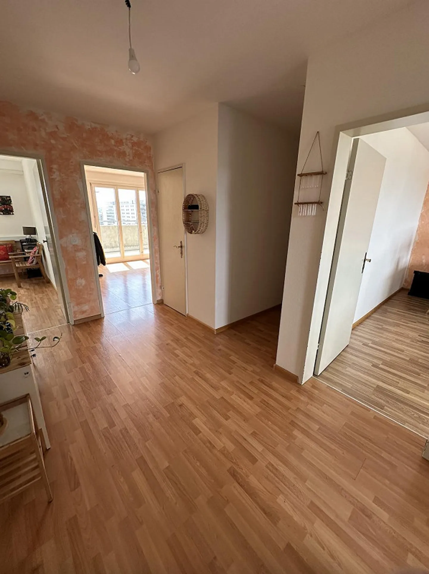 Charming Top Floor Apartment - Photo 7 of 8