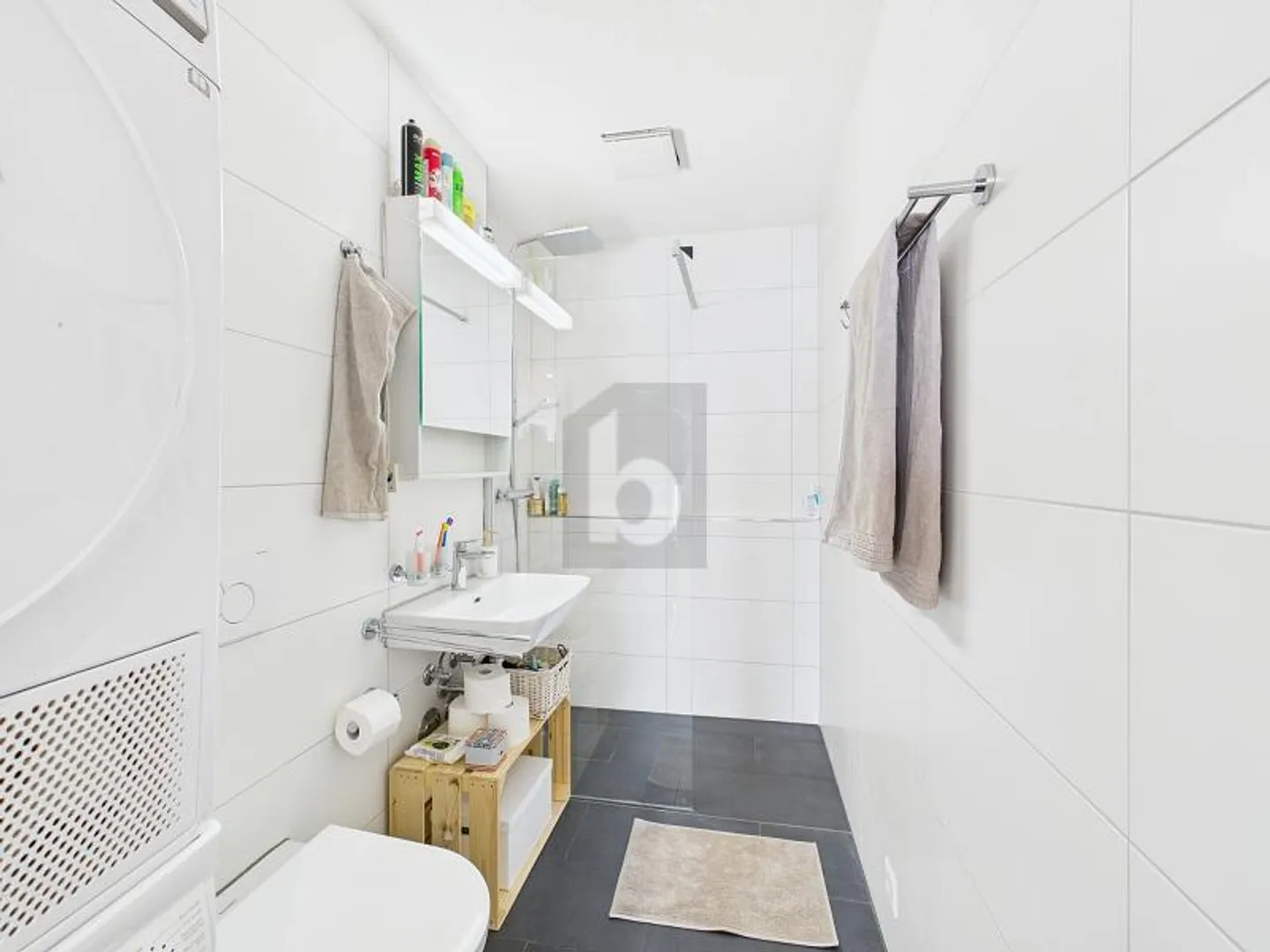 SUNNY AND SPACIOUS WITH STYLE (11) - Photo 5 of 6