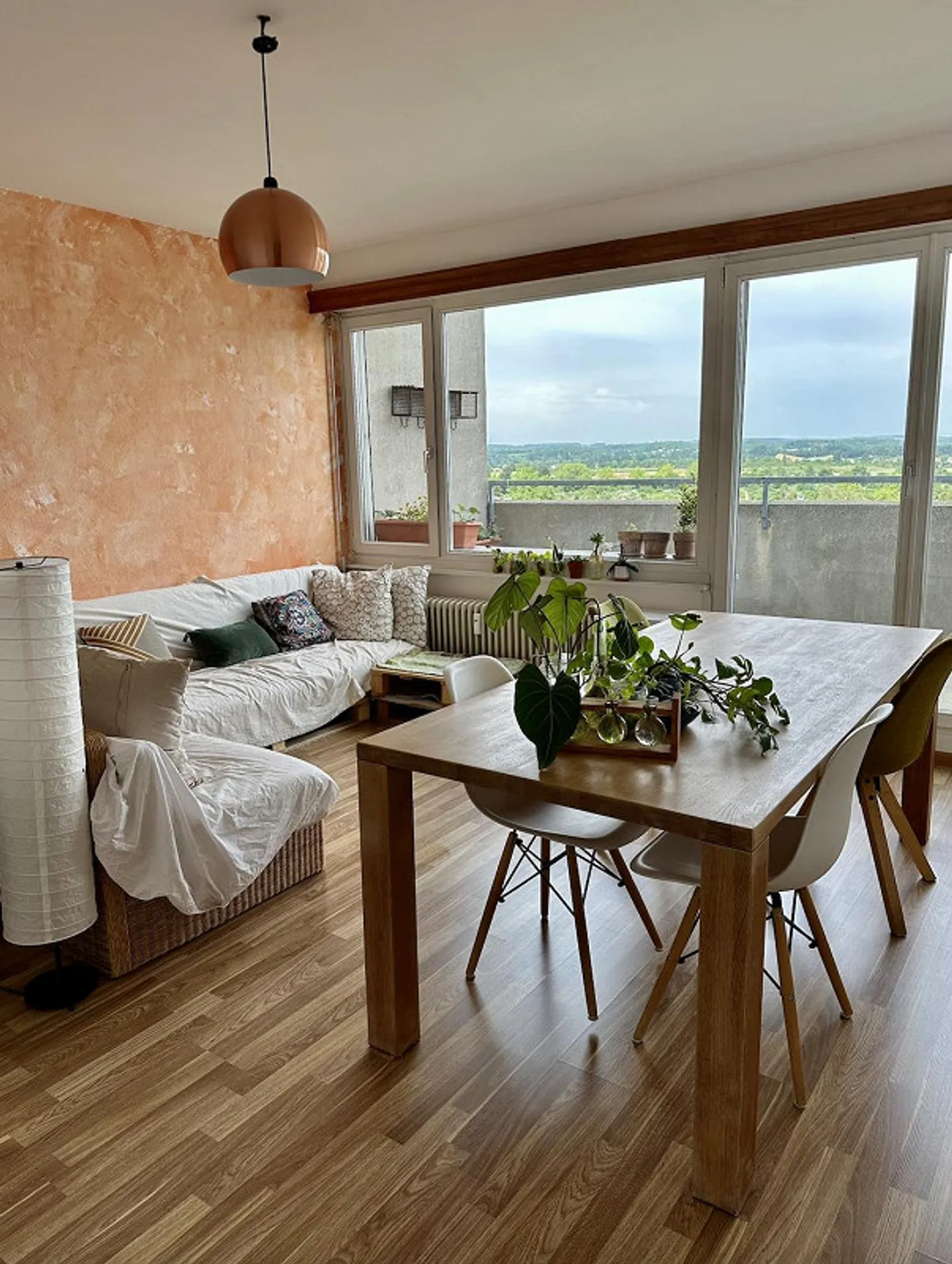 Charming Top Floor Apartment - Photo 8 of 8