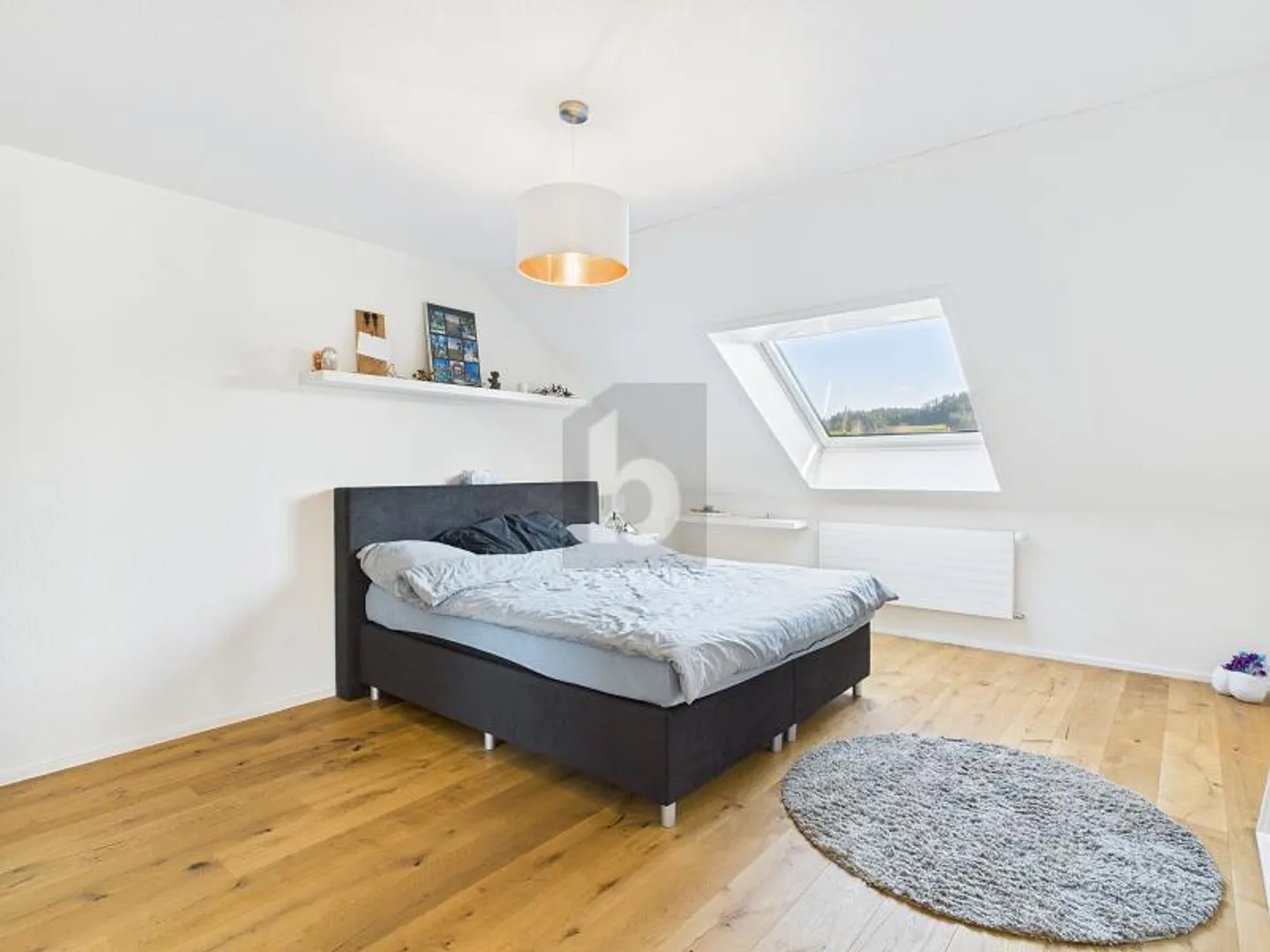 SUNNY AND SPACIOUS WITH STYLE (11) - Photo 4 of 6