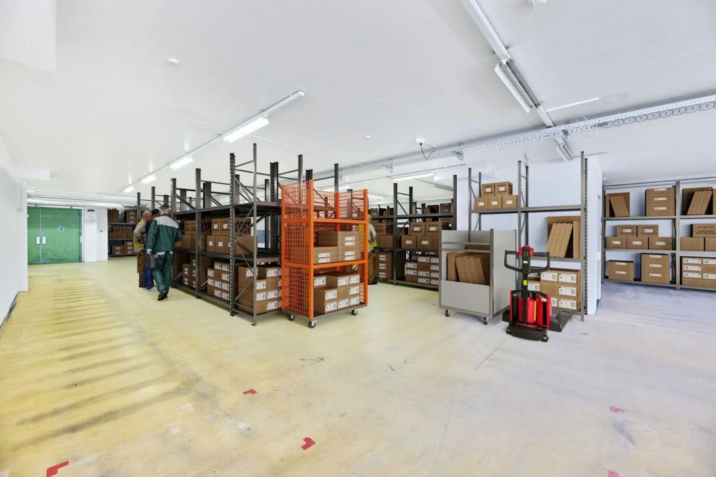 Spazio ideale per stoccaggio/logistica e spedizione a Basilea - 832 m² con alto... - Foto 1 di 12