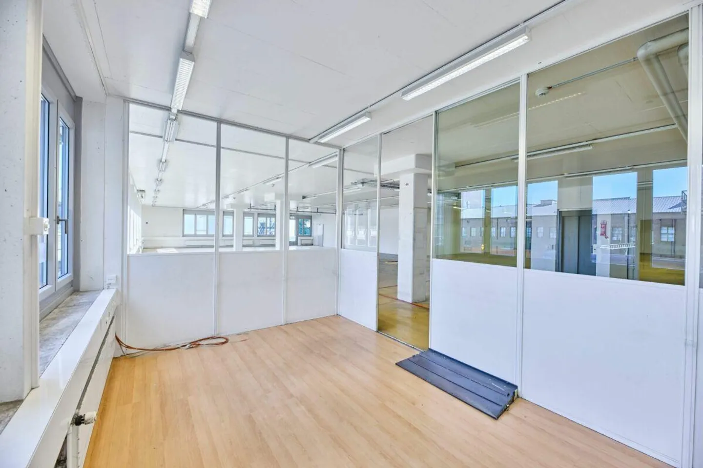 Spazio ideale per stoccaggio/logistica e spedizione a Basilea - 832 m² con alto... - Foto 5 di 12
