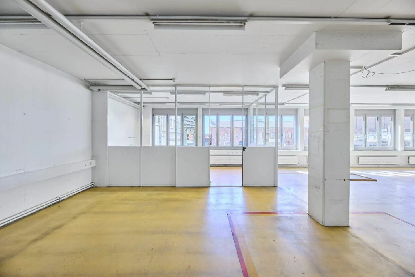 Spazio ideale per stoccaggio/logistica e spedizione a Basilea - 832 m² con alto... - Foto 6 di 12
