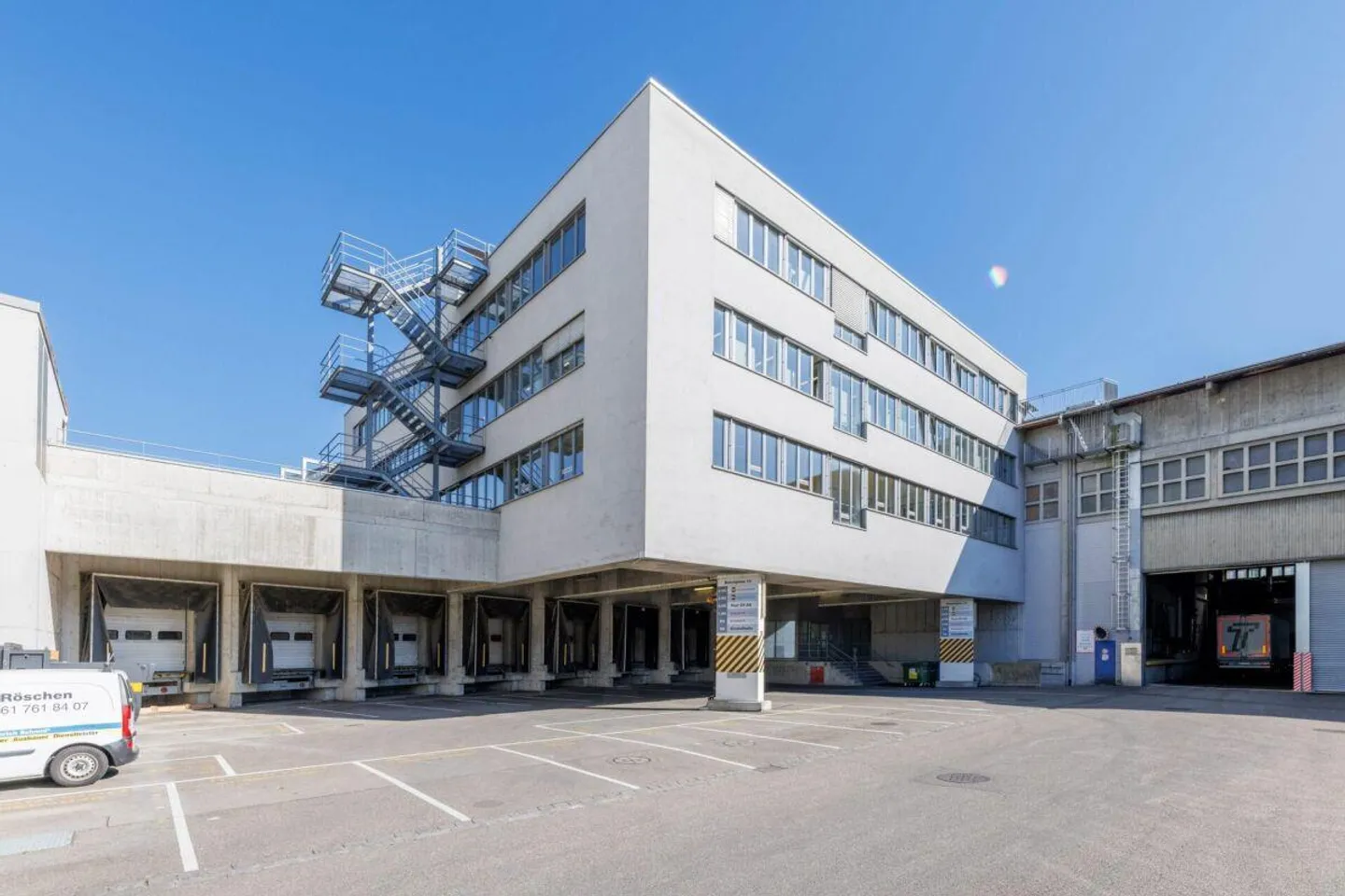 Spazio ideale per stoccaggio/logistica e spedizione a Basilea - 832 m² con alto... - Foto 11 di 12