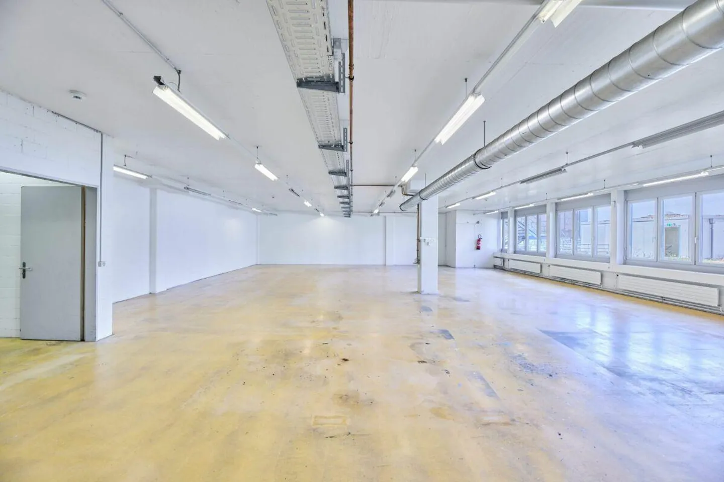 Spazio ideale per stoccaggio/logistica e spedizione a Basilea - 832 m² con alto... - Foto 8 di 12