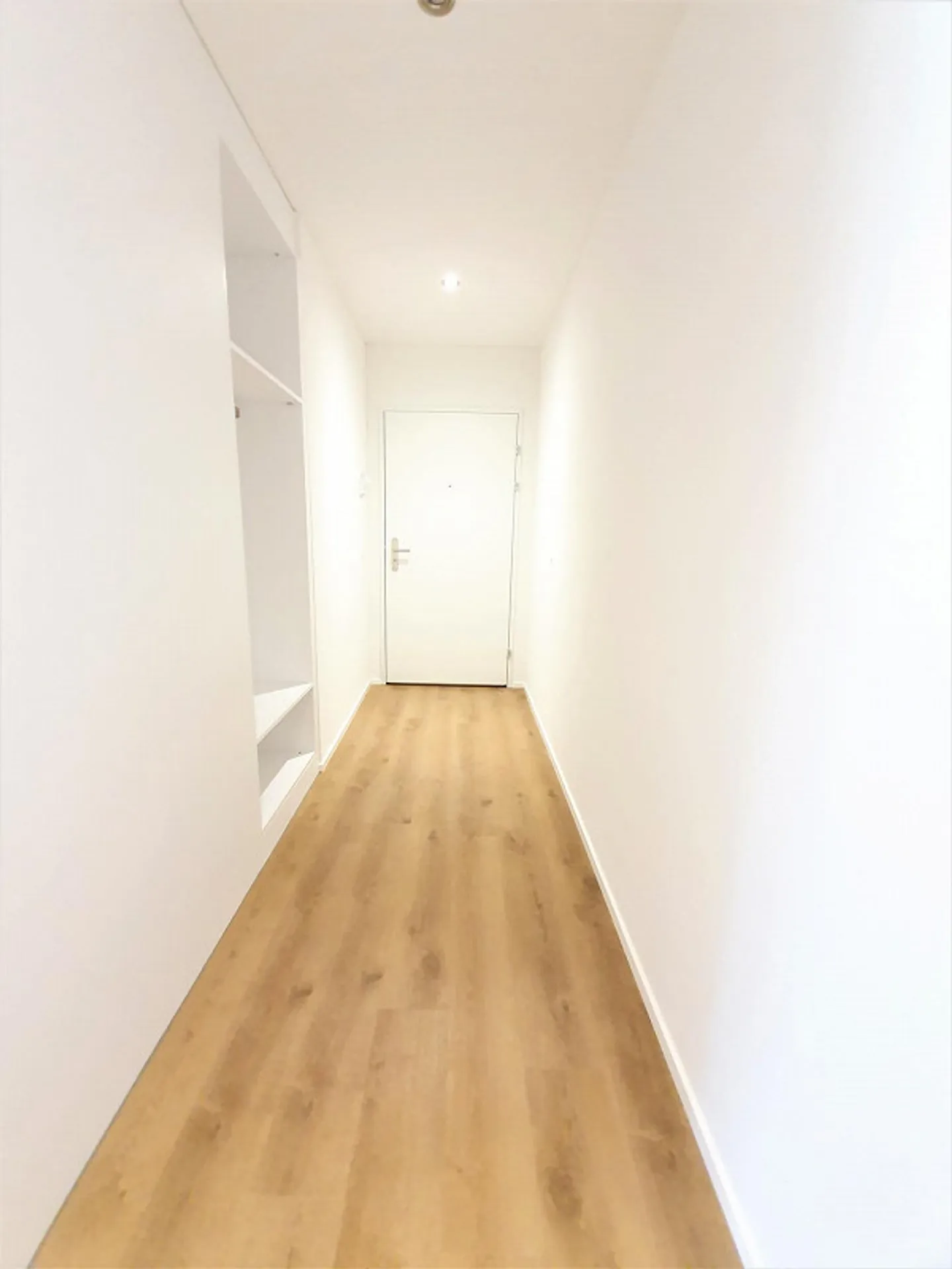 studio moderne dans un emplacement central - Photo 4 sur 8