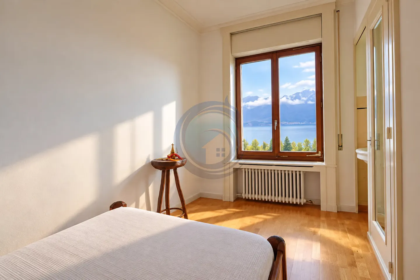 SPACIOUS 4.5-ROOM APARTMENT WITH PANORAMIC VIEW OF THE LAKE - Photo 8 of 13