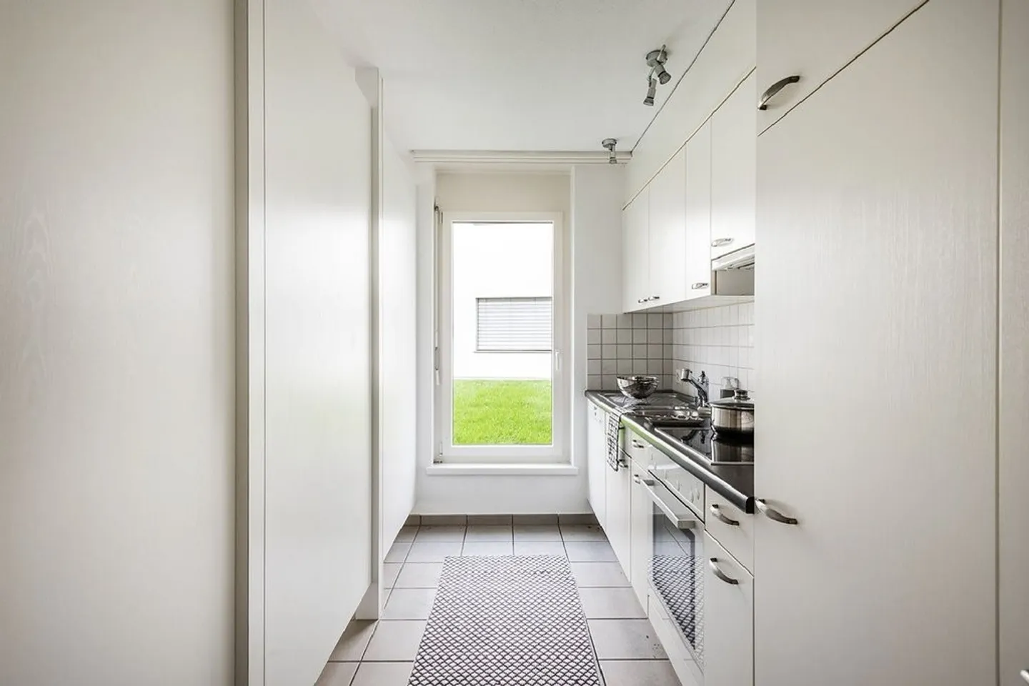 2.5 Rooms, Living Near the Center - Photo 4 of 5