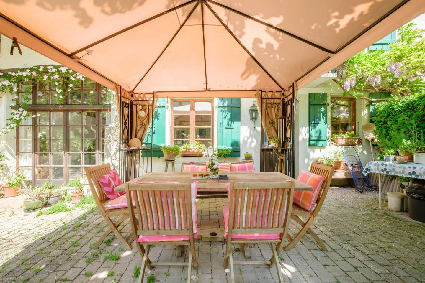 Casa di Villaggio Caratteristica con Giardino Fiancheggiato da Alberi - Foto 10 di 12