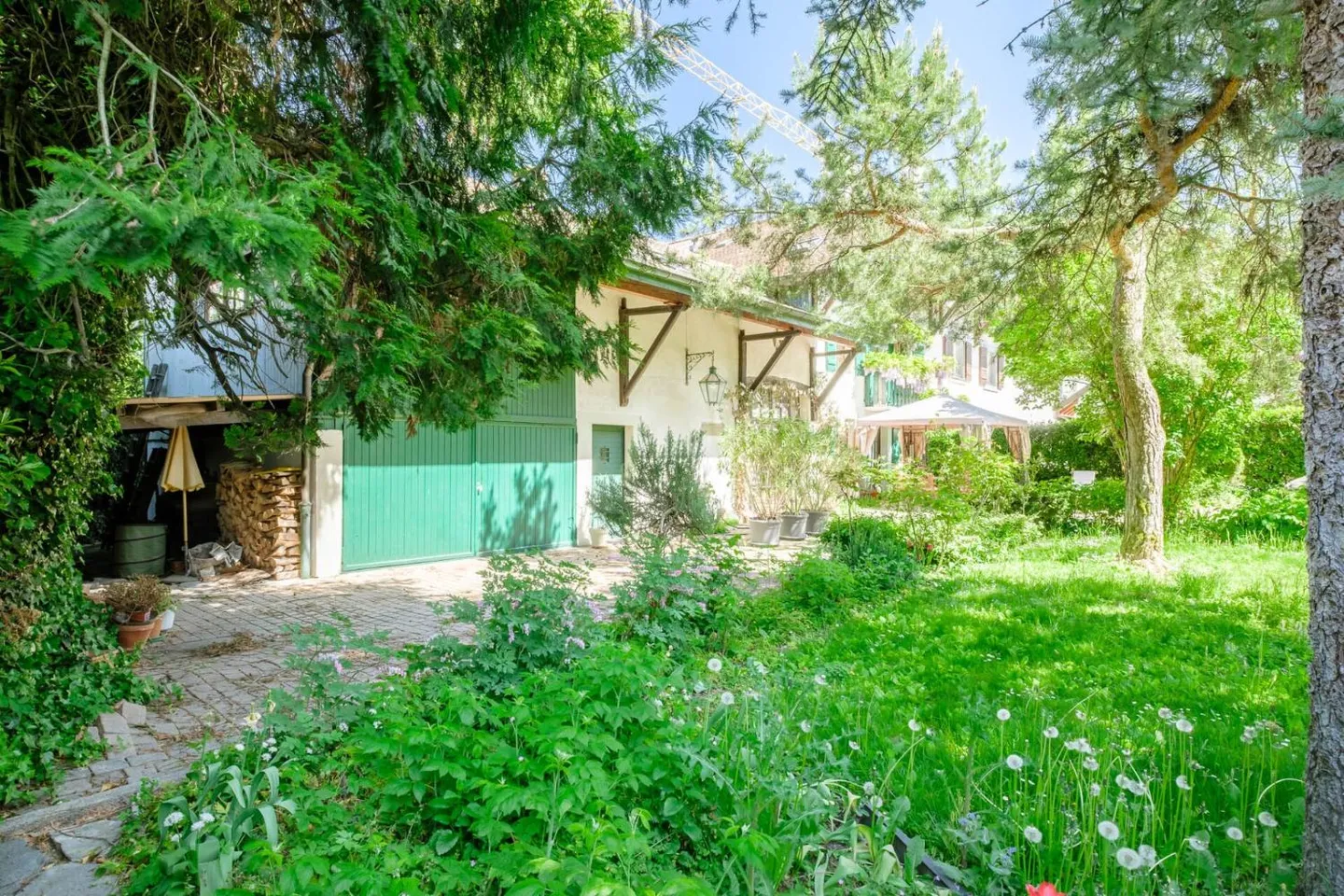 Casa di Villaggio Caratteristica con Giardino Fiancheggiato da Alberi - Foto 12 di 12