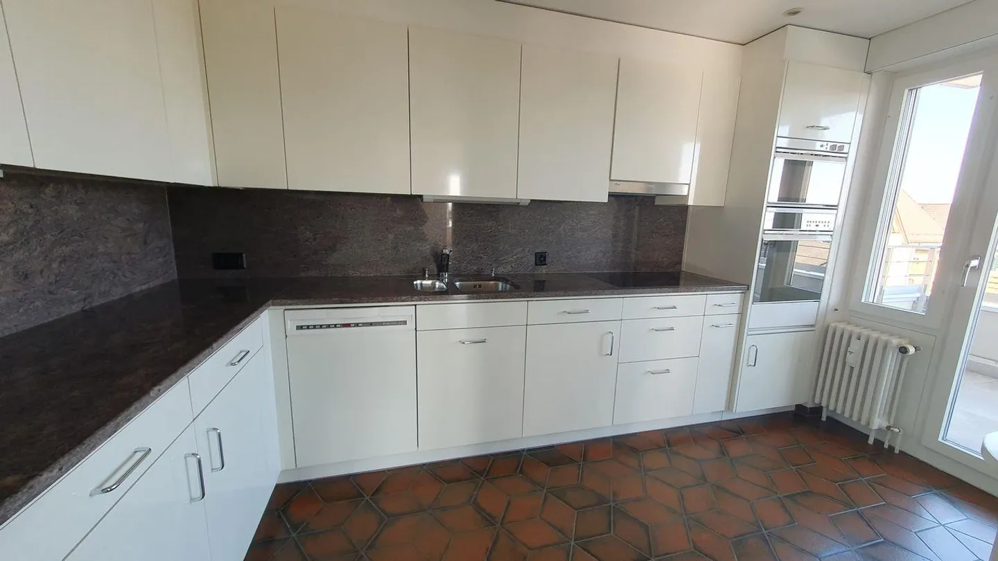 Attractive penthouse apartment in a central location - Photo 1 of 13