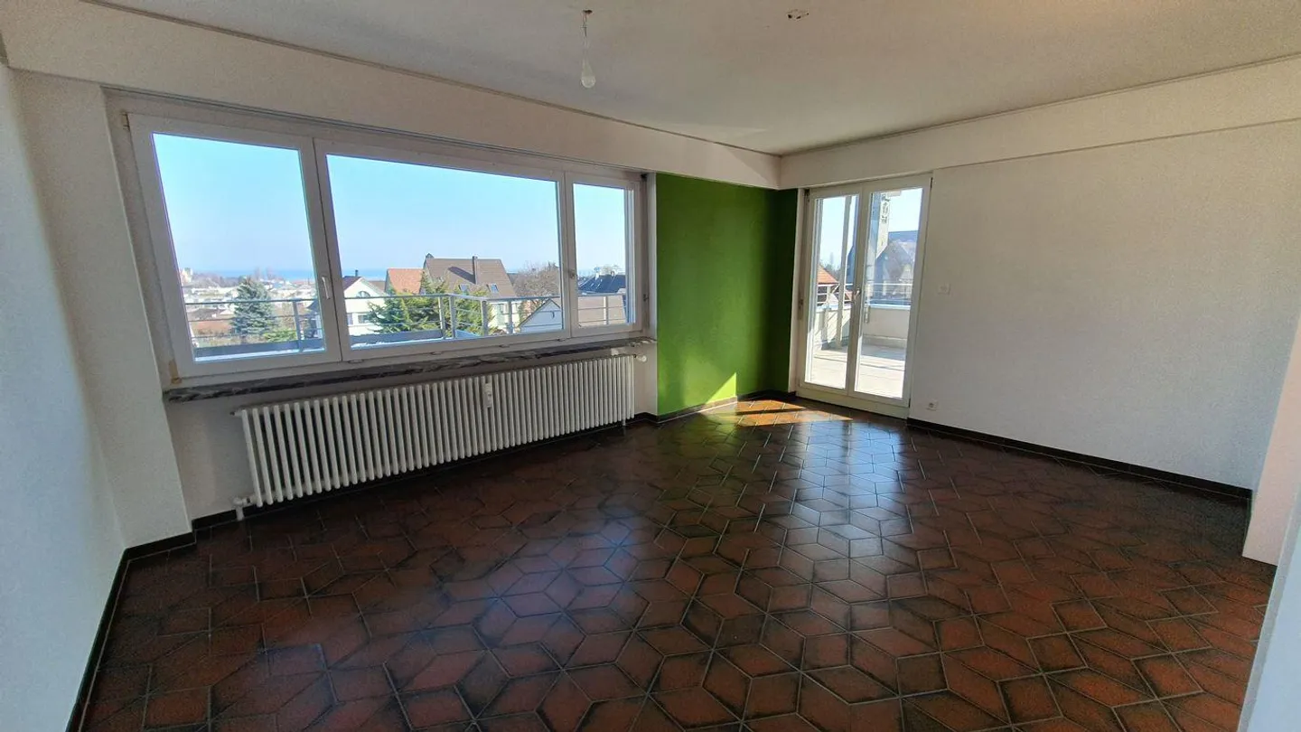 Attractive penthouse apartment in a central location - Photo 2 of 13