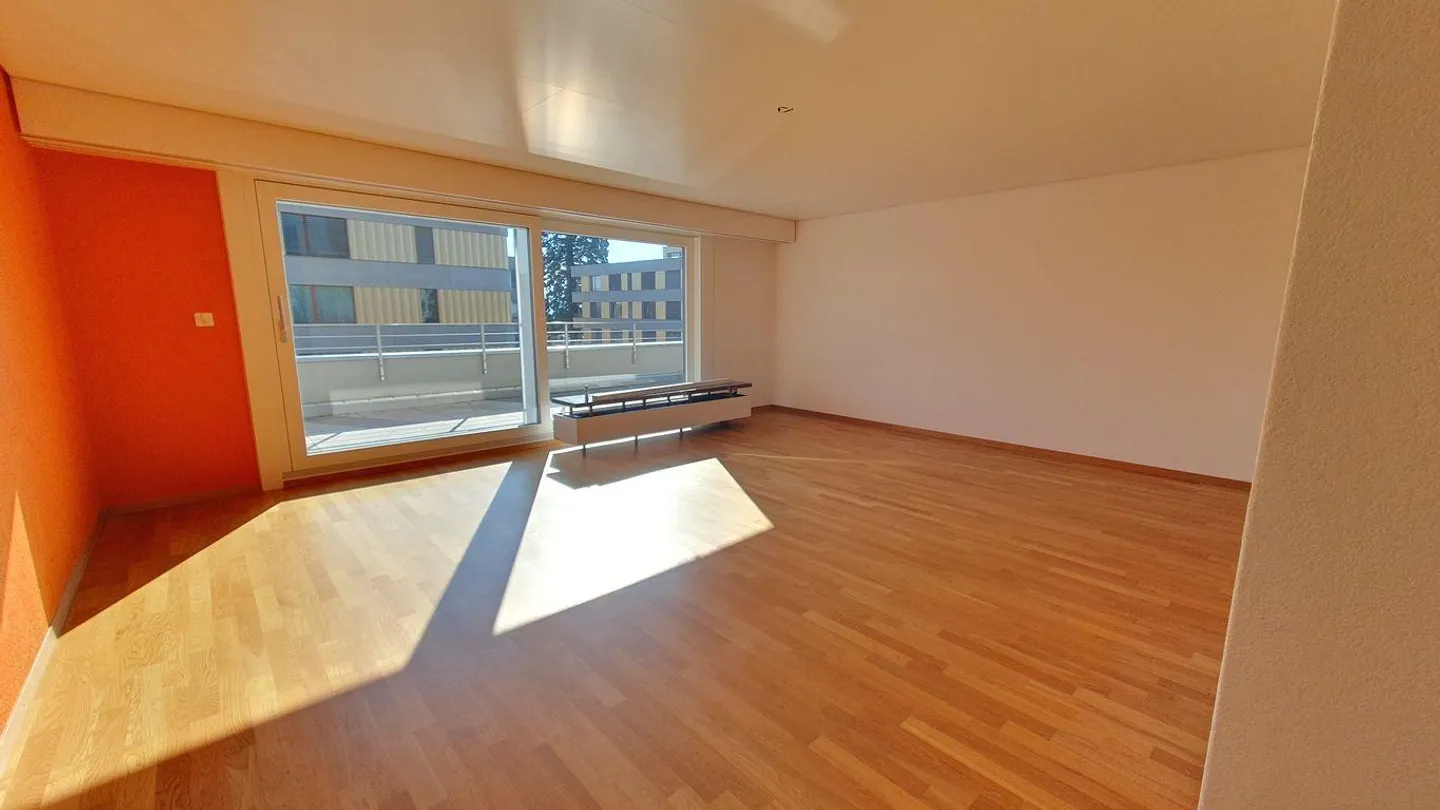 Attractive penthouse apartment in a central location - Photo 3 of 13