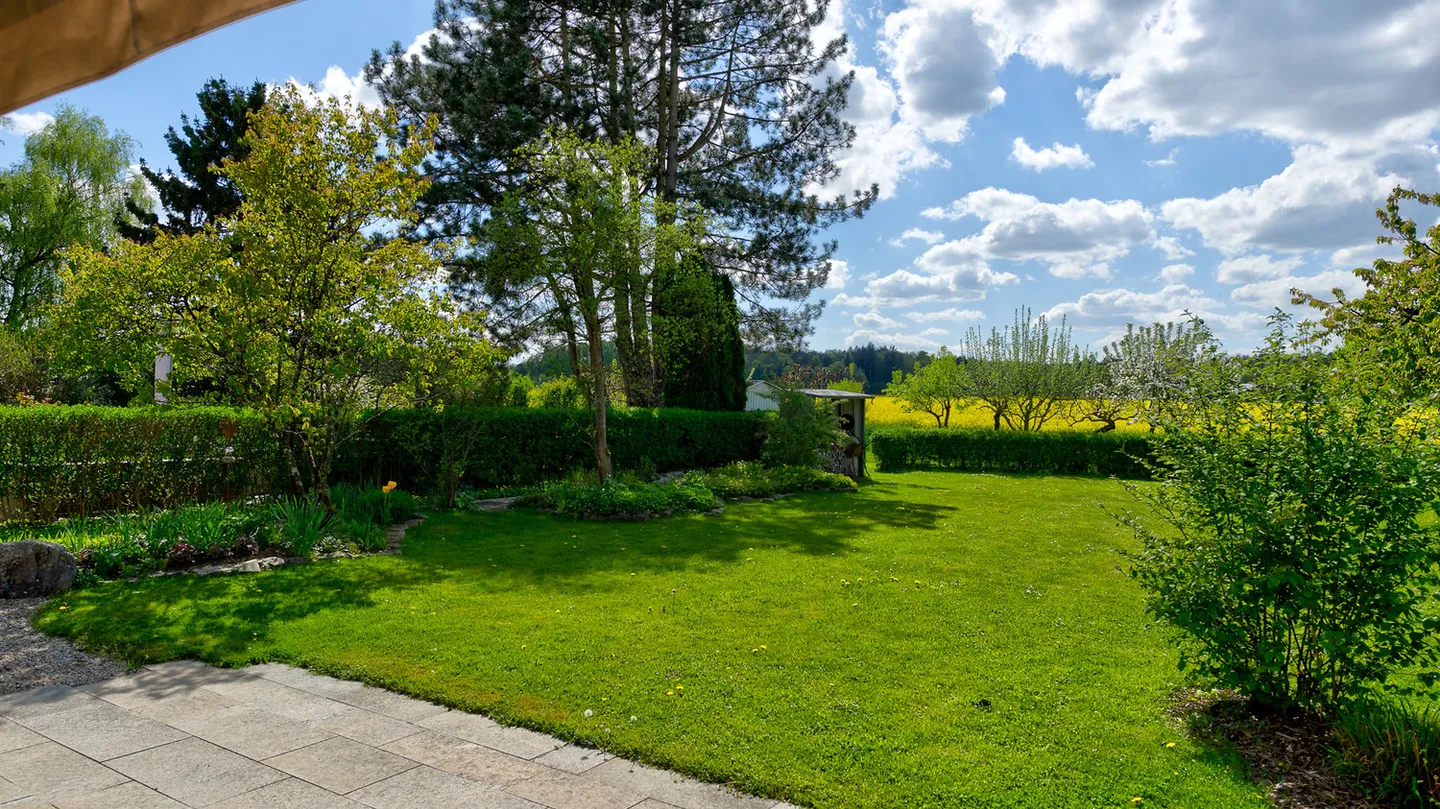 Plenty of space for you and your family - well-kept semi-detached house on the edge of the building zone - Photo 3 of 9