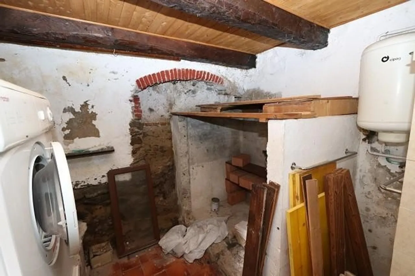 Casa di 5 locali nel nucleo da ristrutturare - Foto 8 di 19