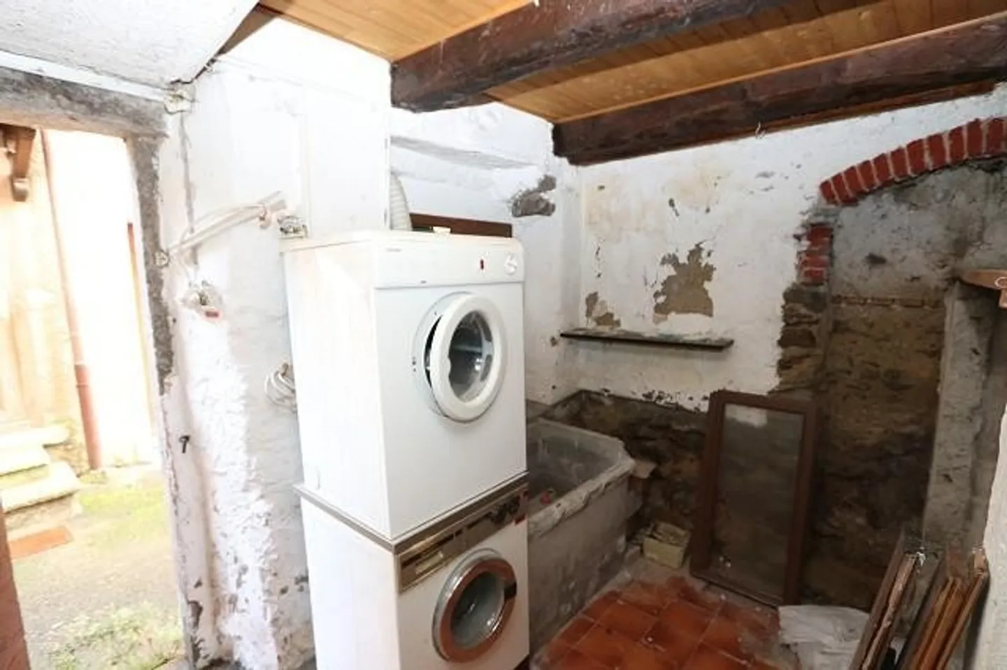 Casa di 5 locali nel nucleo da ristrutturare - Foto 9 di 19