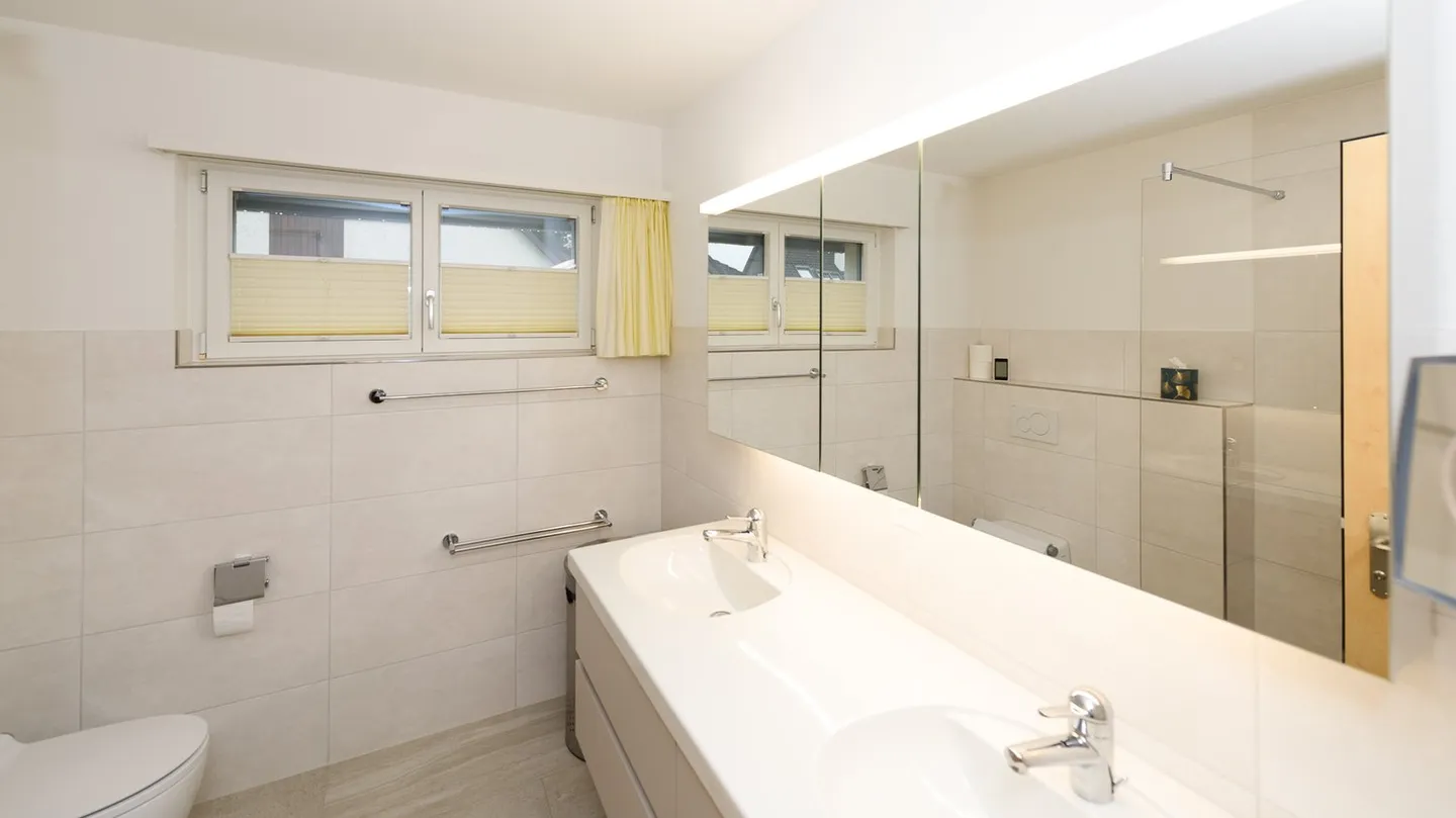 Plenty of space for you and your family - well-kept semi-detached house on the edge of the building zone - Photo 8 of 9