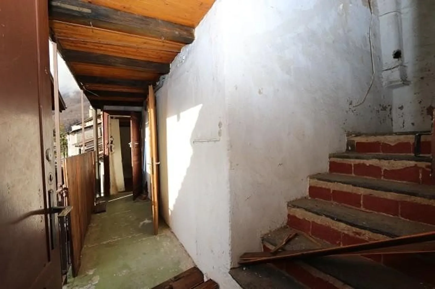 Casa di 5 locali nel nucleo da ristrutturare - Foto 14 di 19