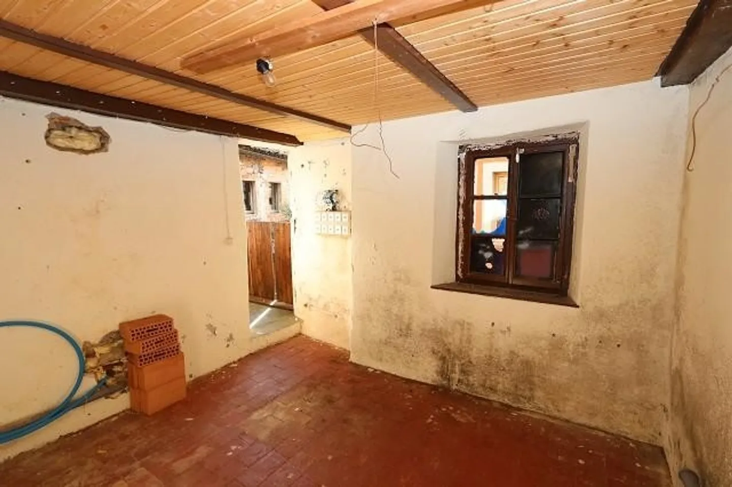 Casa di 5 locali nel nucleo da ristrutturare - Foto 15 di 19