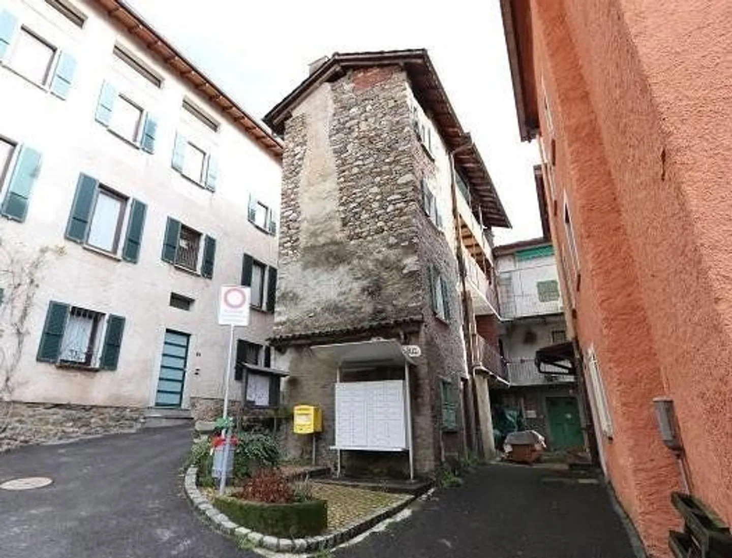 Casa di 5 locali nel nucleo da ristrutturare - Foto 1 di 19