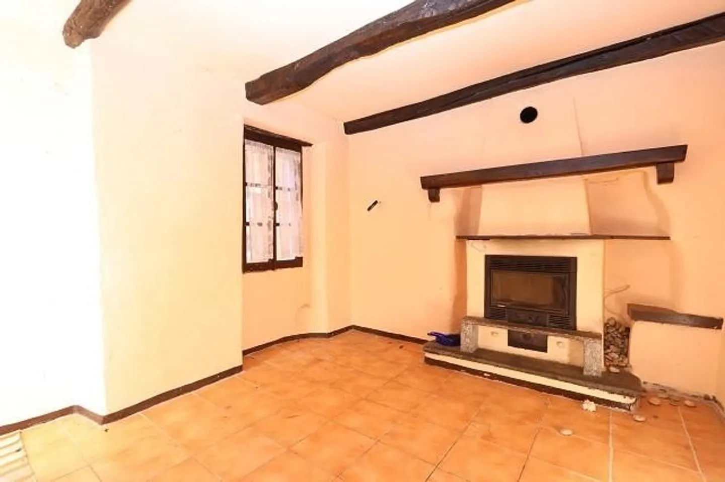 Casa di 5 locali nel nucleo da ristrutturare - Foto 2 di 19