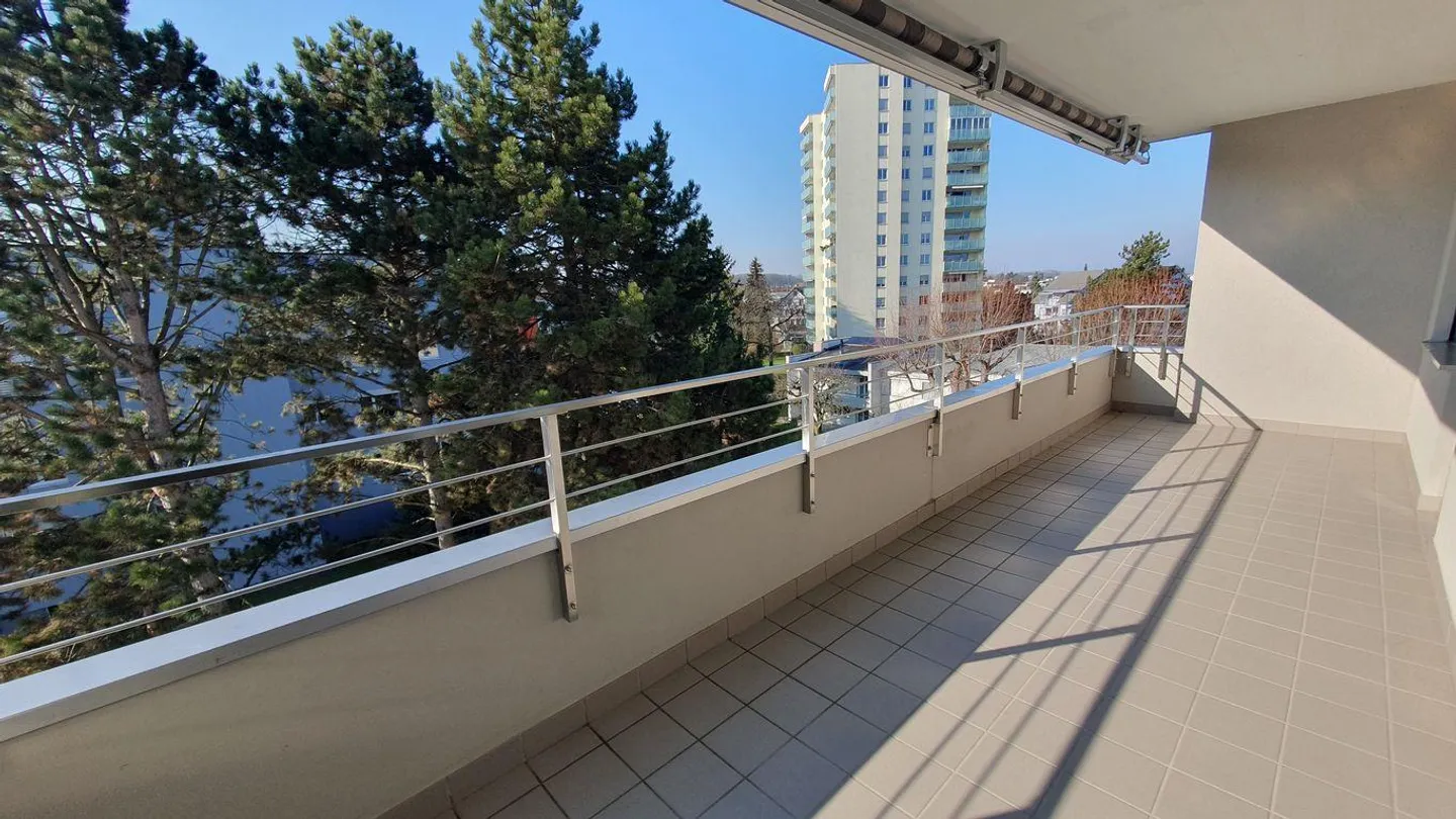 Attractive penthouse apartment in a central location - Photo 12 of 13