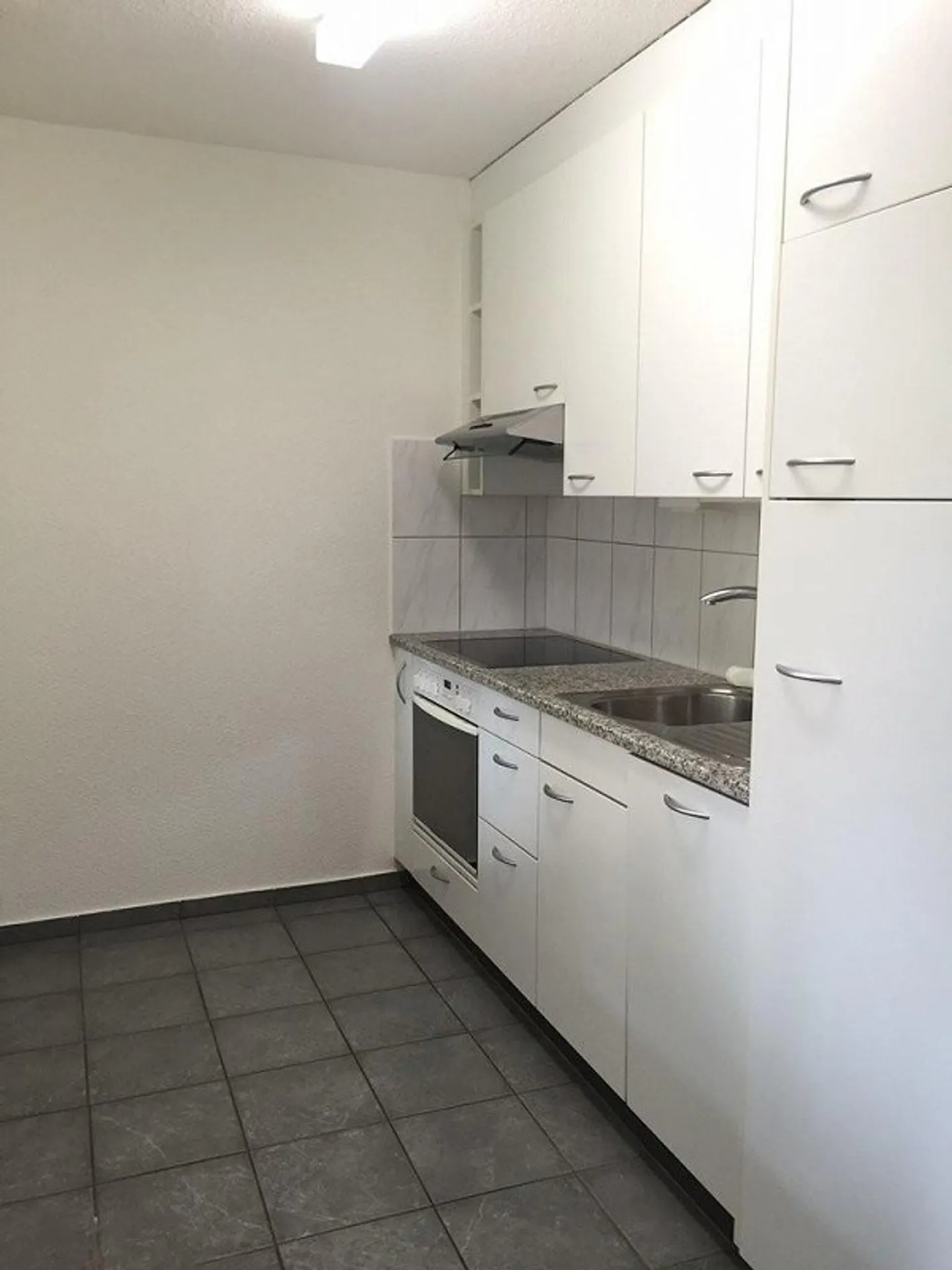 Appartement confortable, situé au centre près de Shoppi-Tivoli - Photo 3 sur 7