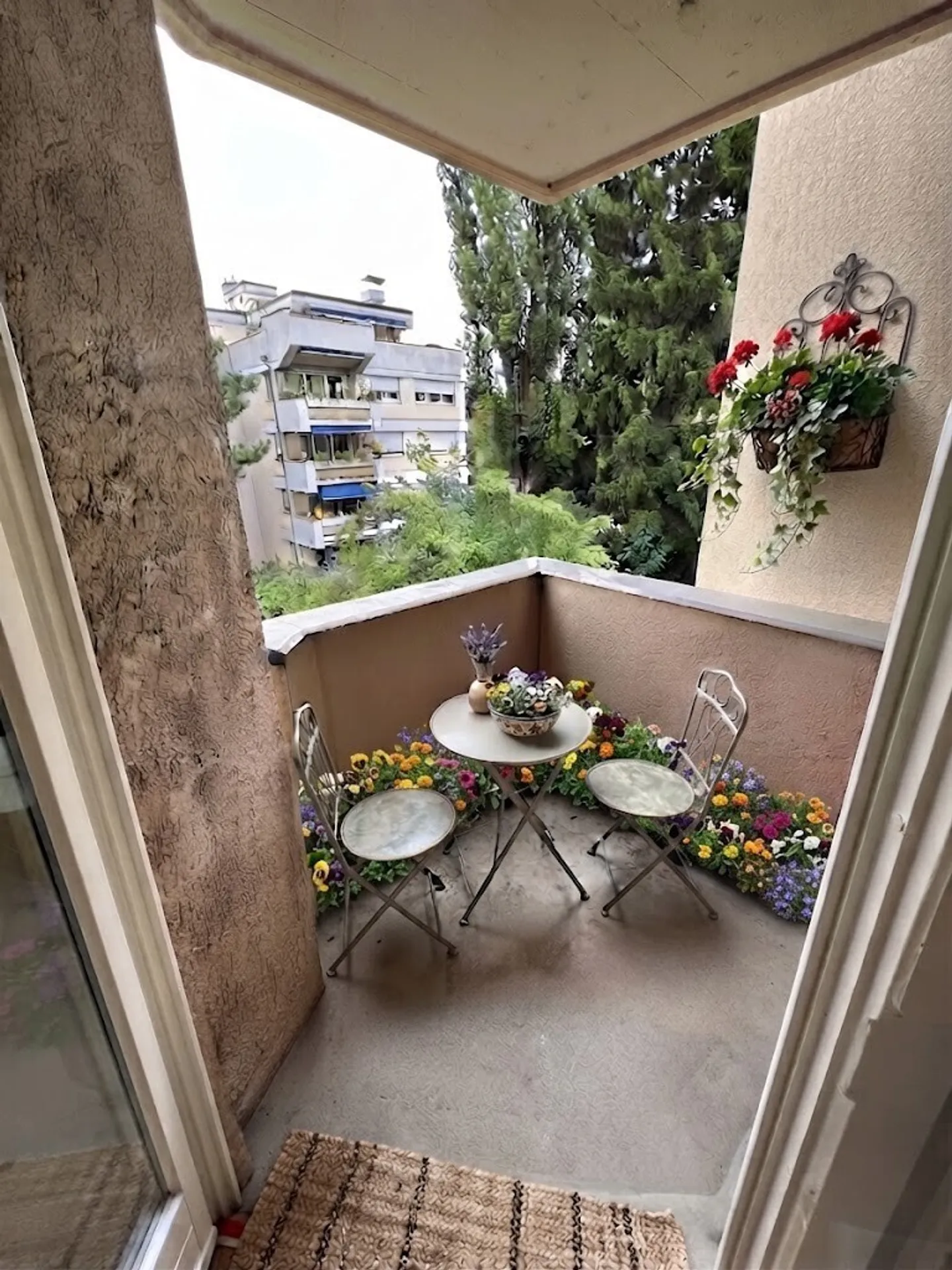 Central Living Happiness Charming 1-Room Apartment for Rent! - Photo 4 of 5