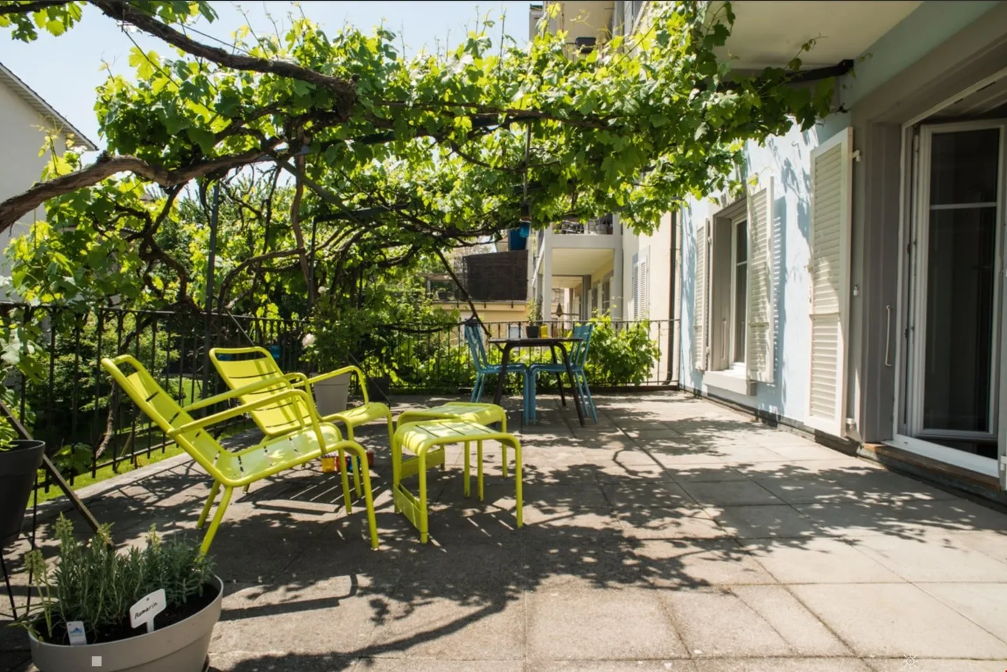 Moderne 2.5-Zimmer-Wohnung mit Terrasse im Hochparterre - Foto 1 von 20