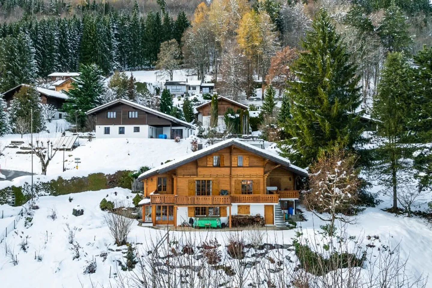 Chalet de caractère : un cadre naturel et une vue imprenable - Photo 2 sur 10
