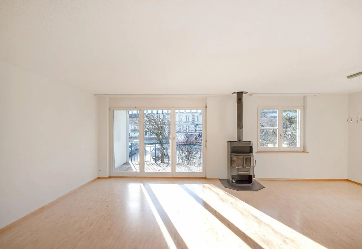 Spacious living like in a single-family home - Photo 4 of 15