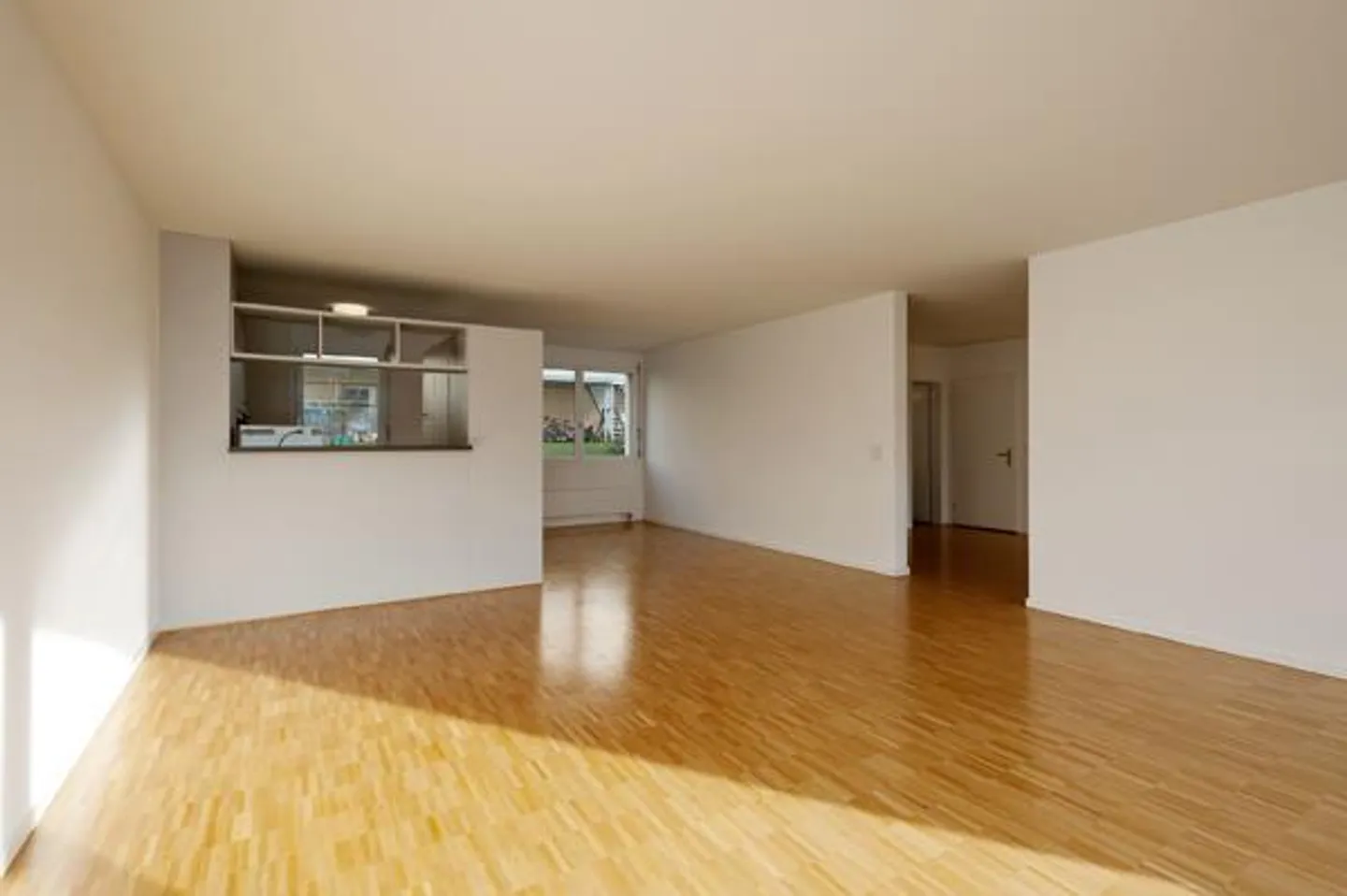 Appartamento moderno con balcone soleggiato - Foto 2 di 9