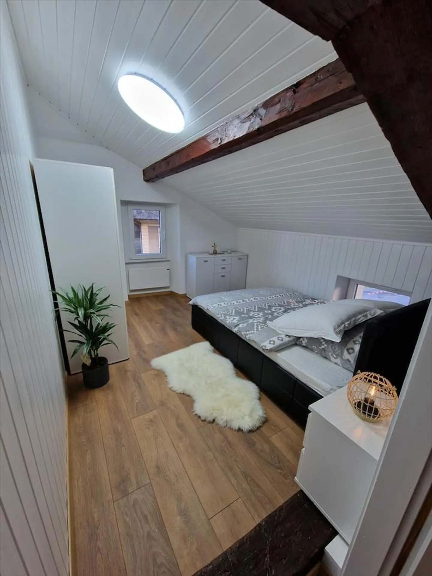Schöne 2,5-Zimmer-Loftwohnung komplett möbliert im Dachgeschoss in Leytron - Foto 6 von 9