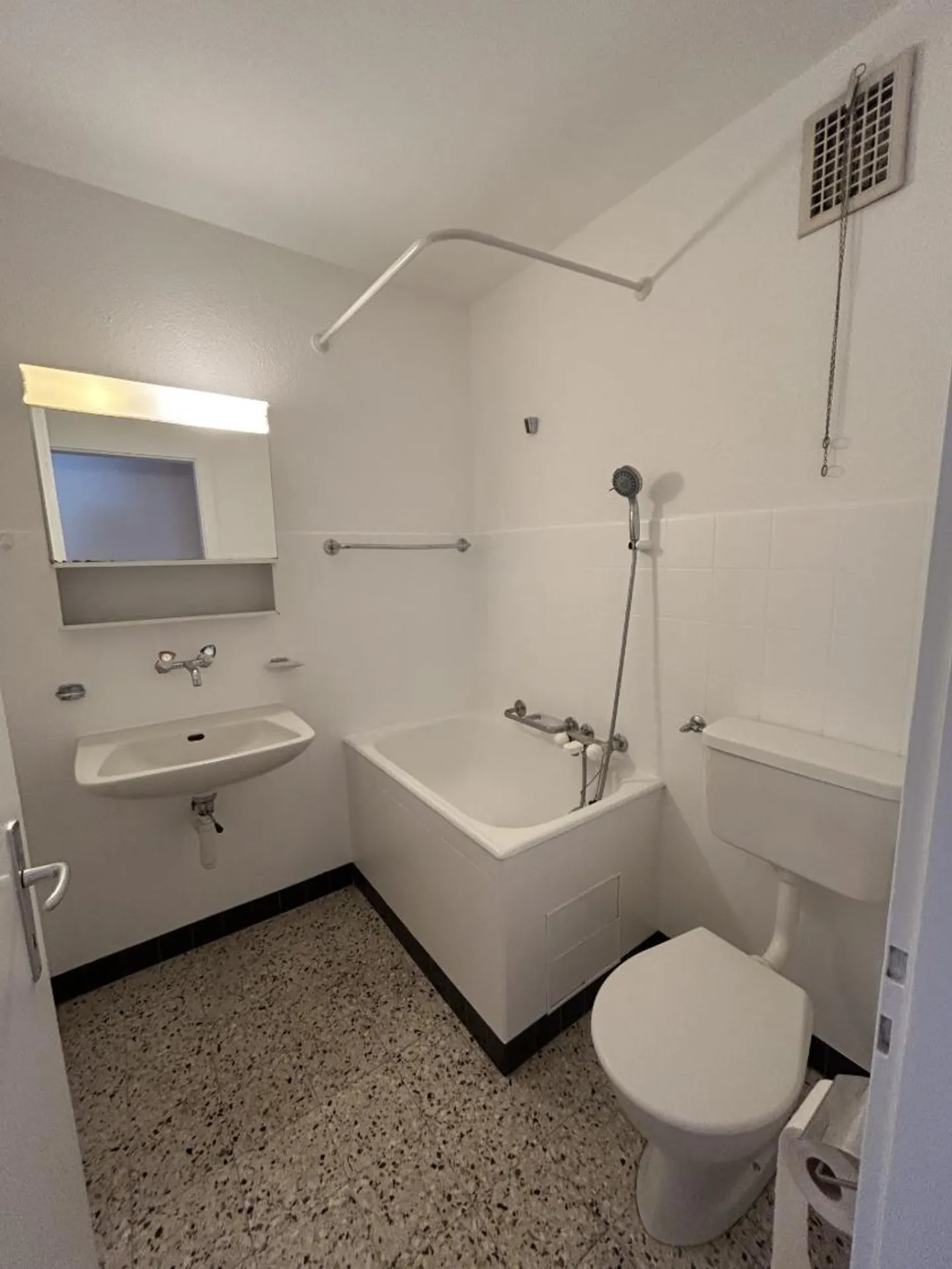 In affitto: appartamento 4.5 locali con balcone - Le Seut 3, Malleray - Foto 5 di 11