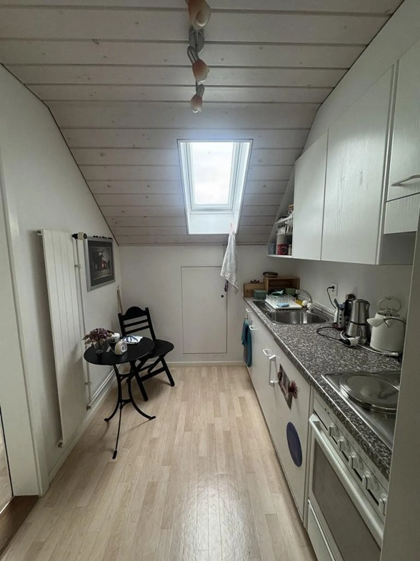 Charming 2-room apartment in a quiet location in Köniz - Photo 2 of 7