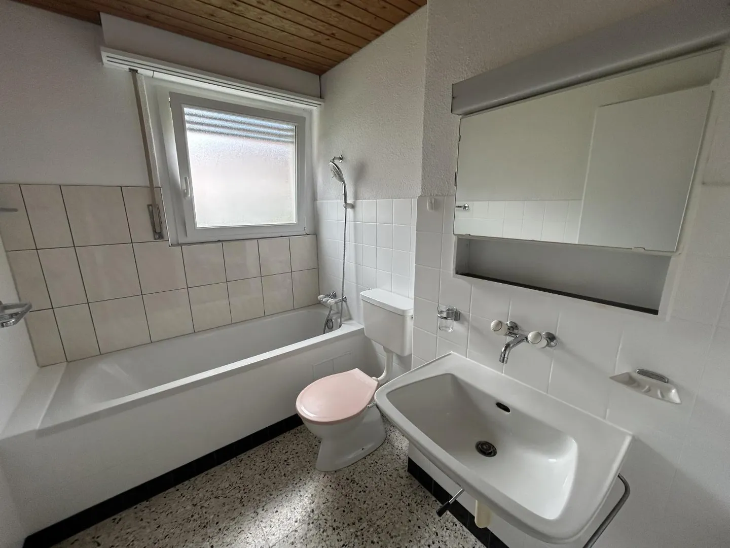 In affitto: appartamento 4.5 locali con balcone - Le Seut 3, Malleray - Foto 6 di 11