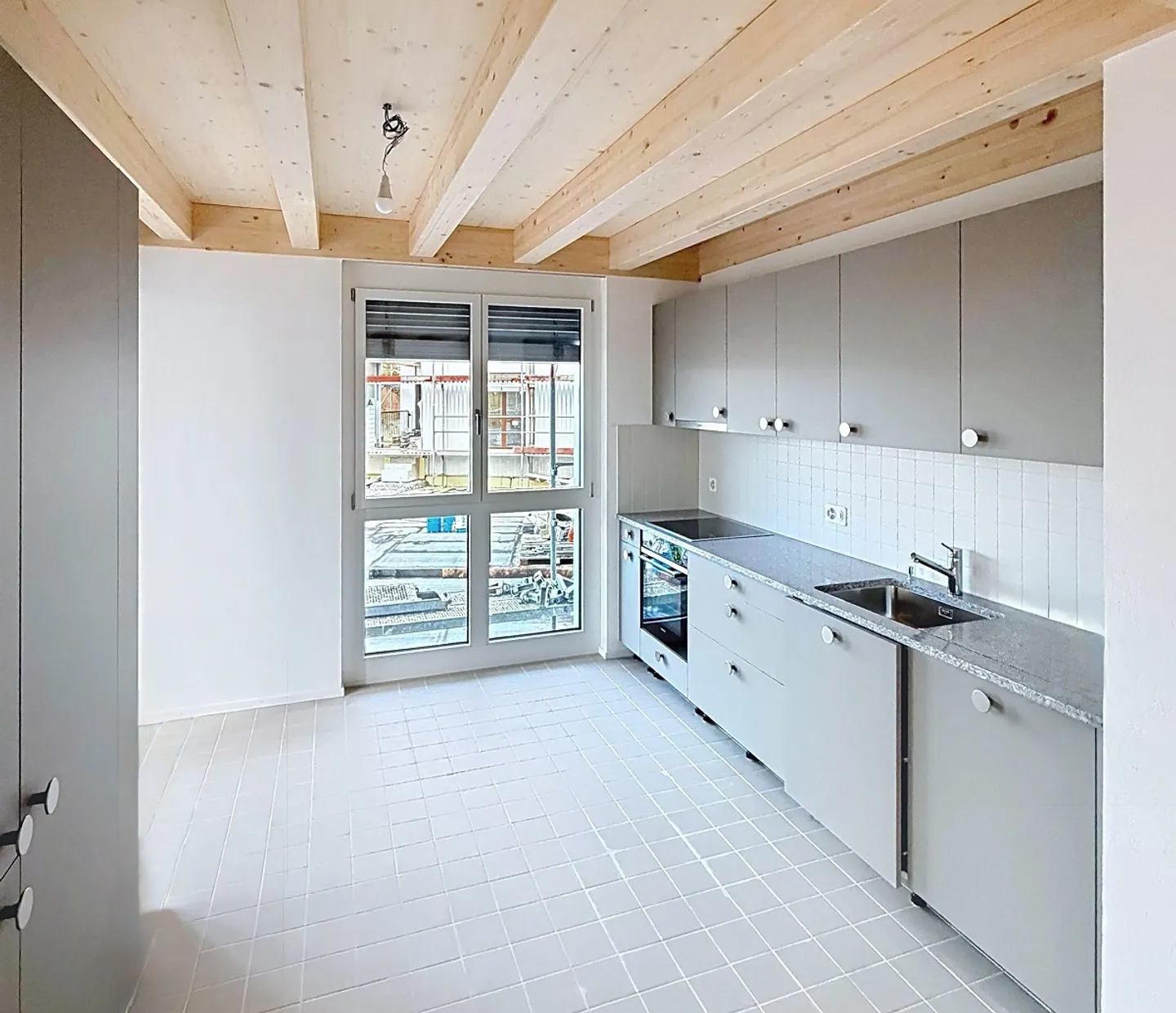 Modern Apartment Near Lake - Photo 3 of 8