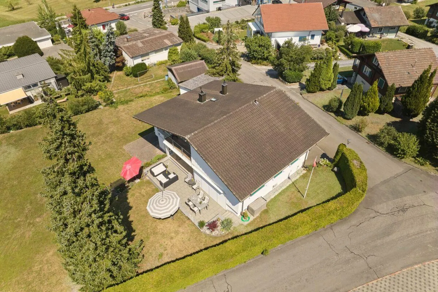 8.5-Zimmer-Einfamilienhaus mit Studio für Home-Office oder stilles ... - Foto 3 von 15