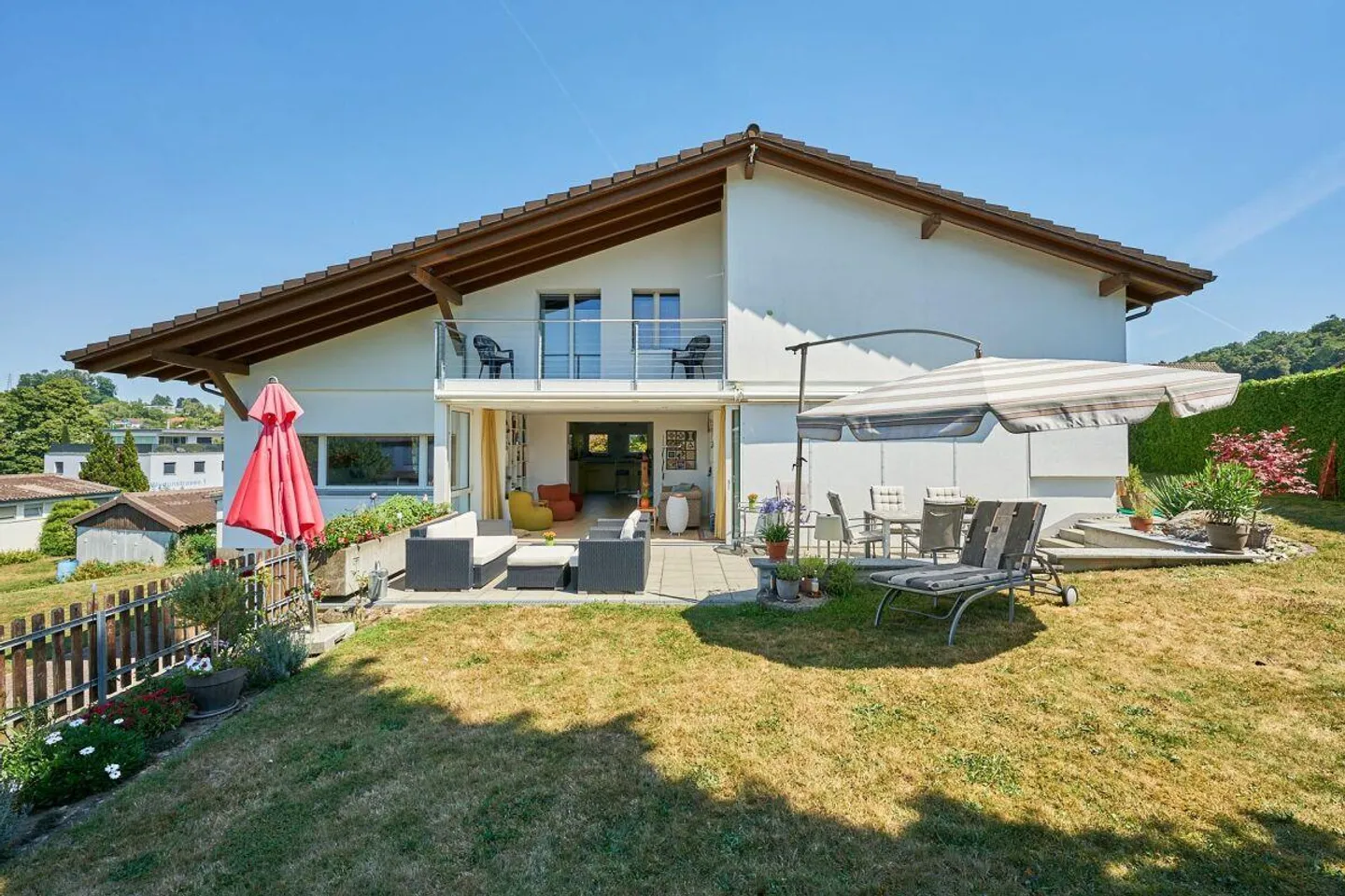 8.5-Zimmer-Einfamilienhaus mit Studio für Home-Office oder stilles ... - Foto 2 von 15