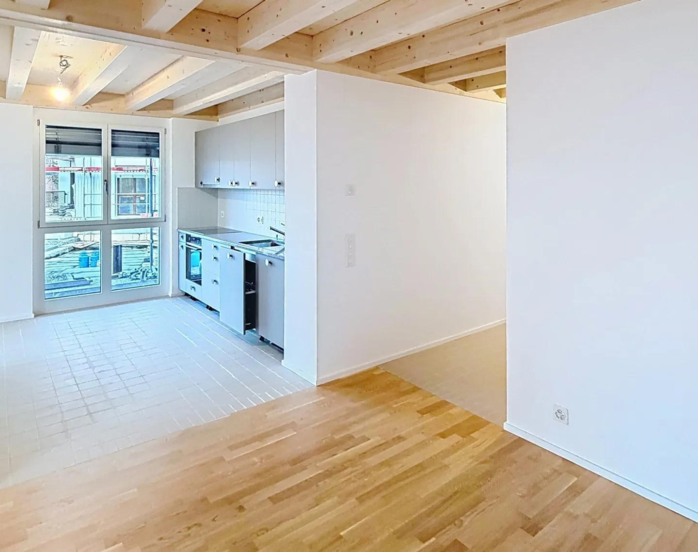 Modern Apartment Near Lake - Photo 7 of 8