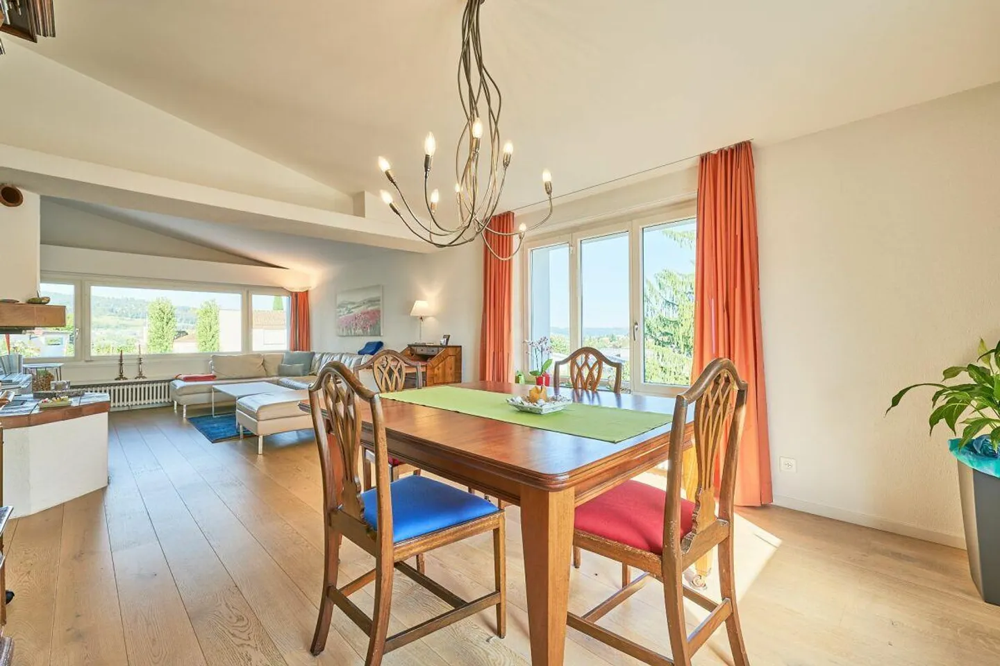 8.5-Zimmer-Einfamilienhaus mit Studio für Home-Office oder stilles ... - Foto 6 von 15