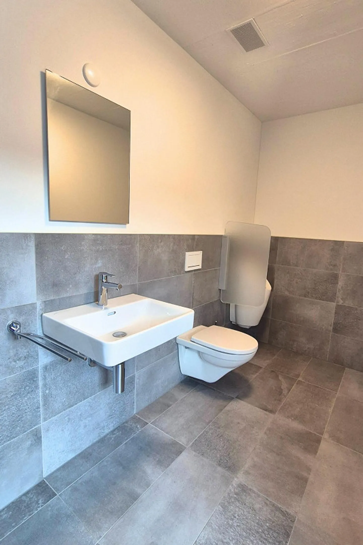 Travailler où d'autres passent des vacances ? Espaces commerciaux dans un emplacement unique - Photo 2 sur 4