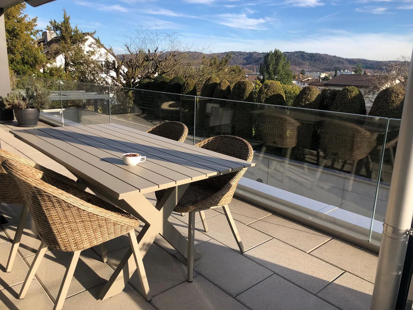 Appartamento esclusivo, molto grande in una casa a 3 famiglie con molta privacy - Foto 2 di 15