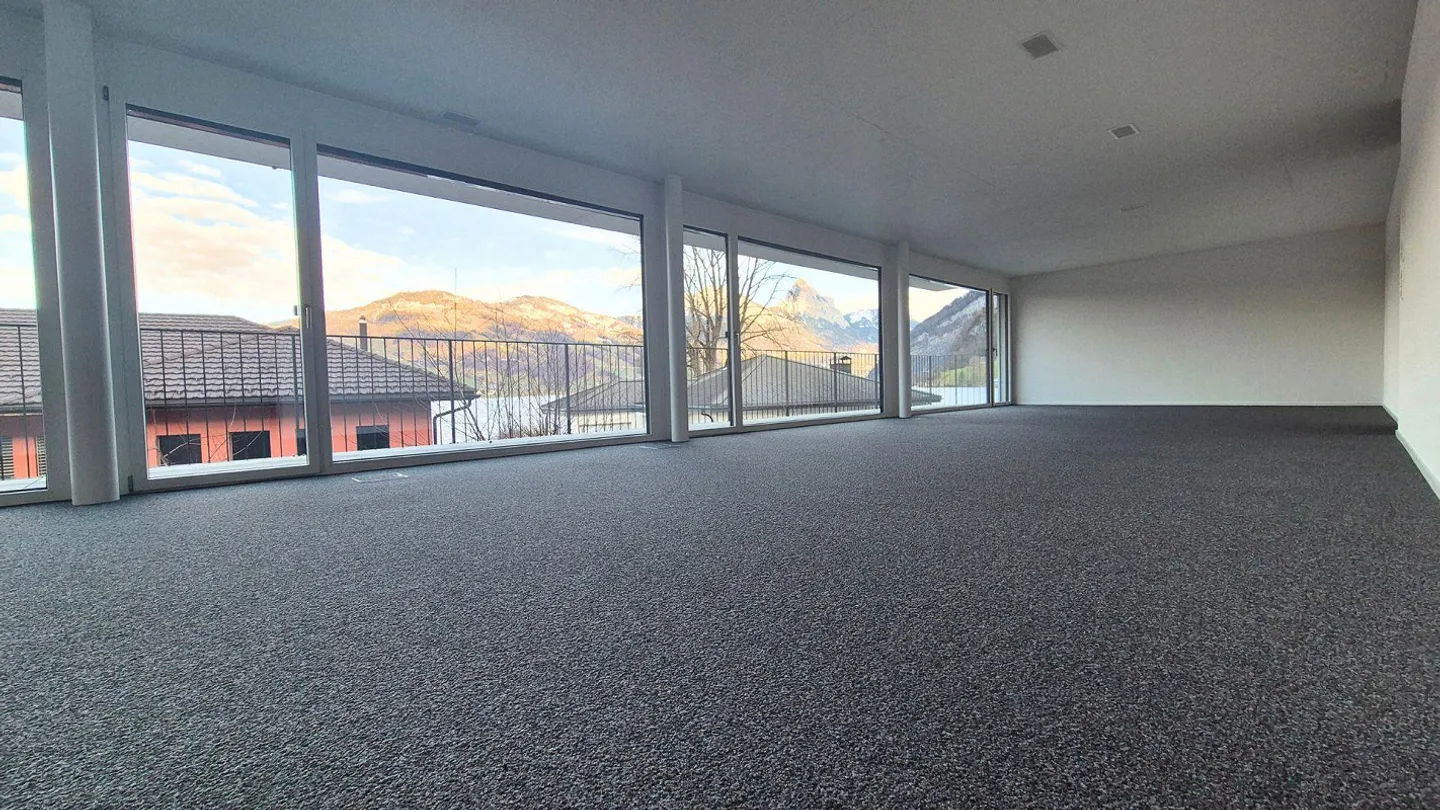 Travailler où d'autres passent des vacances ? Espaces commerciaux dans un emplacement unique - Photo 3 sur 4