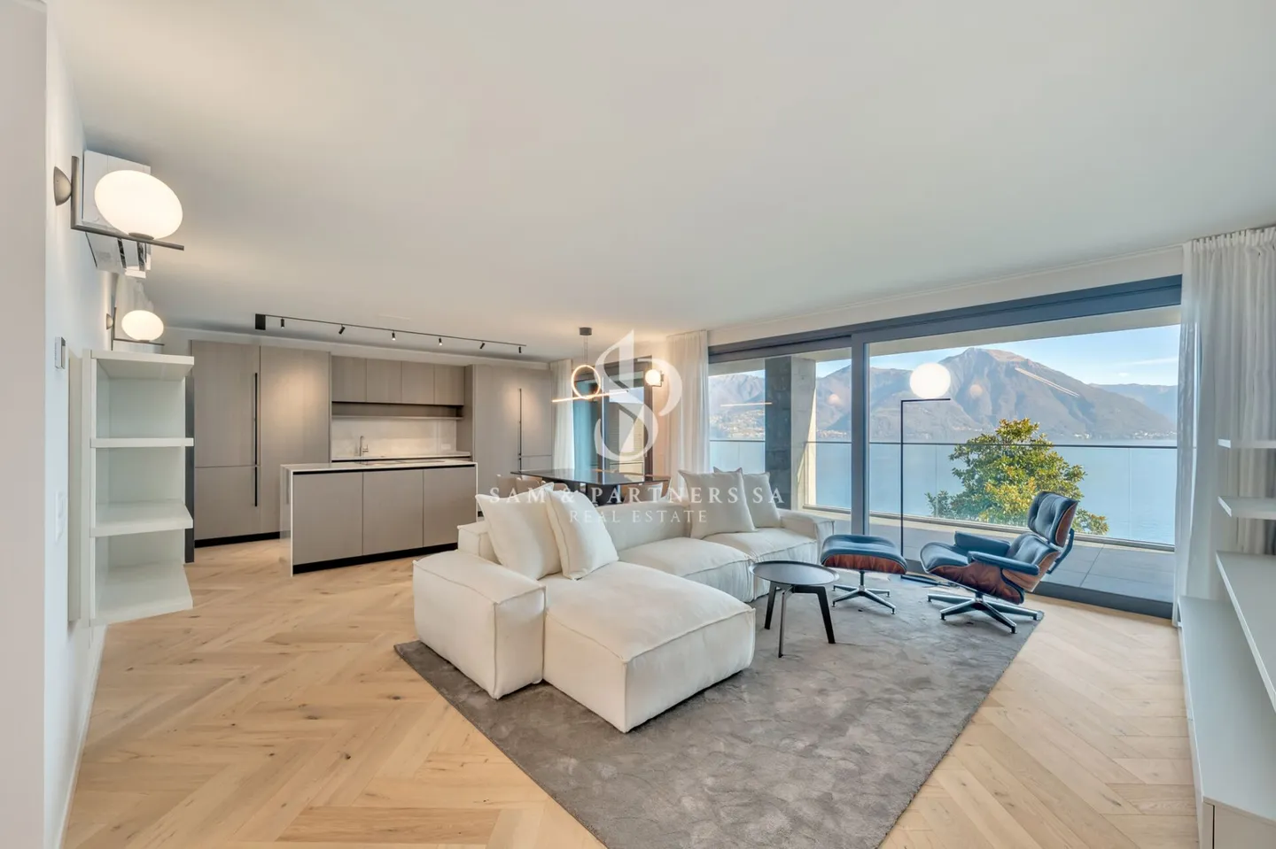 Penthouse with rooftop and lake view - Photo 1 of 17