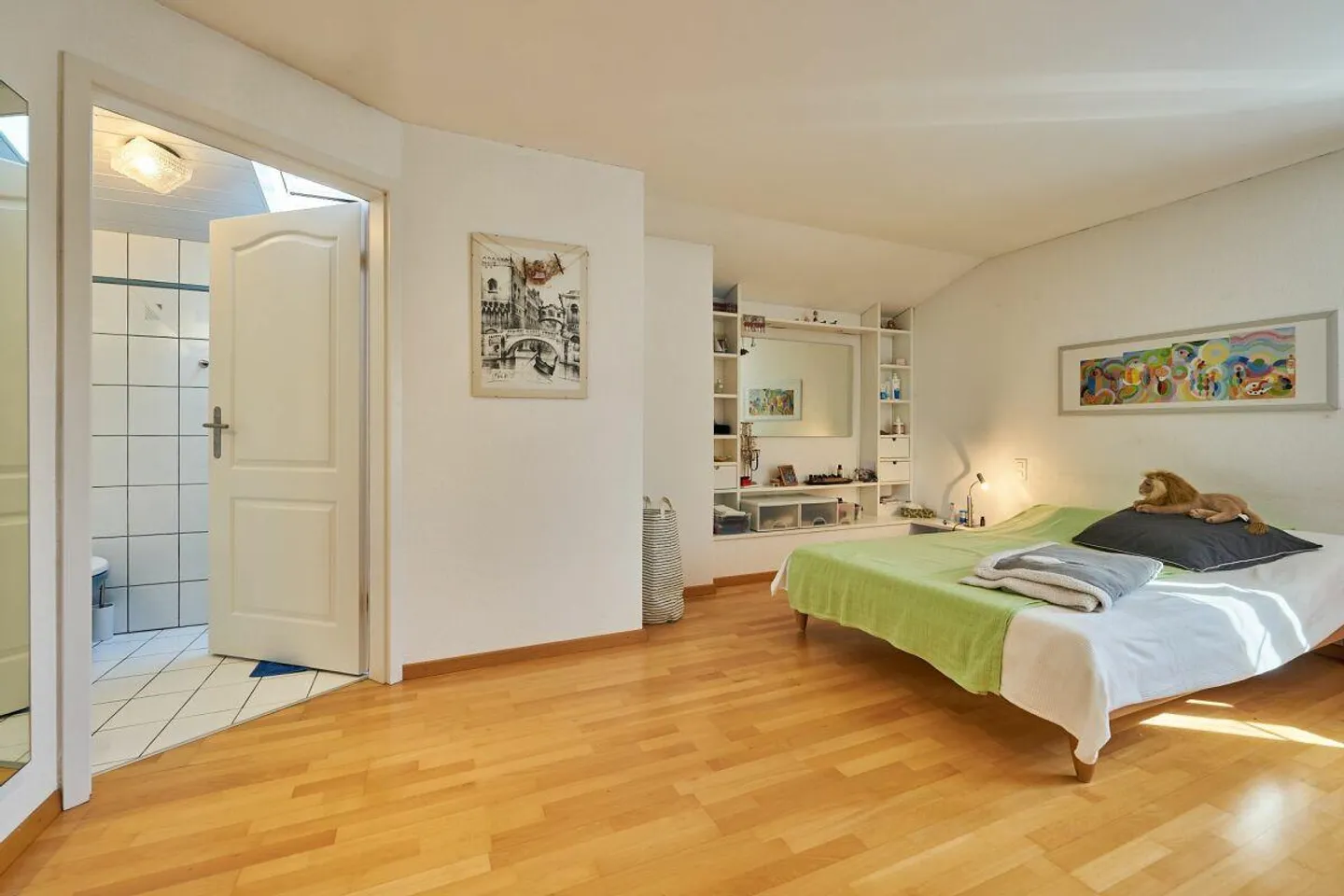 8.5-Zimmer-Einfamilienhaus mit Studio für Home-Office oder stilles ... - Foto 11 von 15
