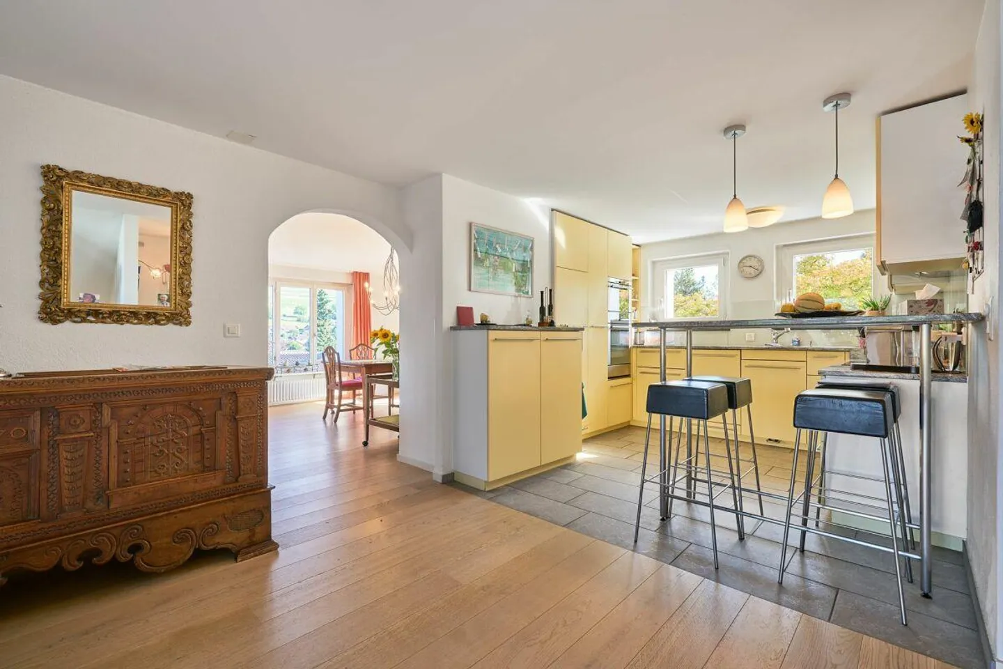 8.5-Zimmer-Einfamilienhaus mit Studio für Home-Office oder stilles ... - Foto 7 von 15